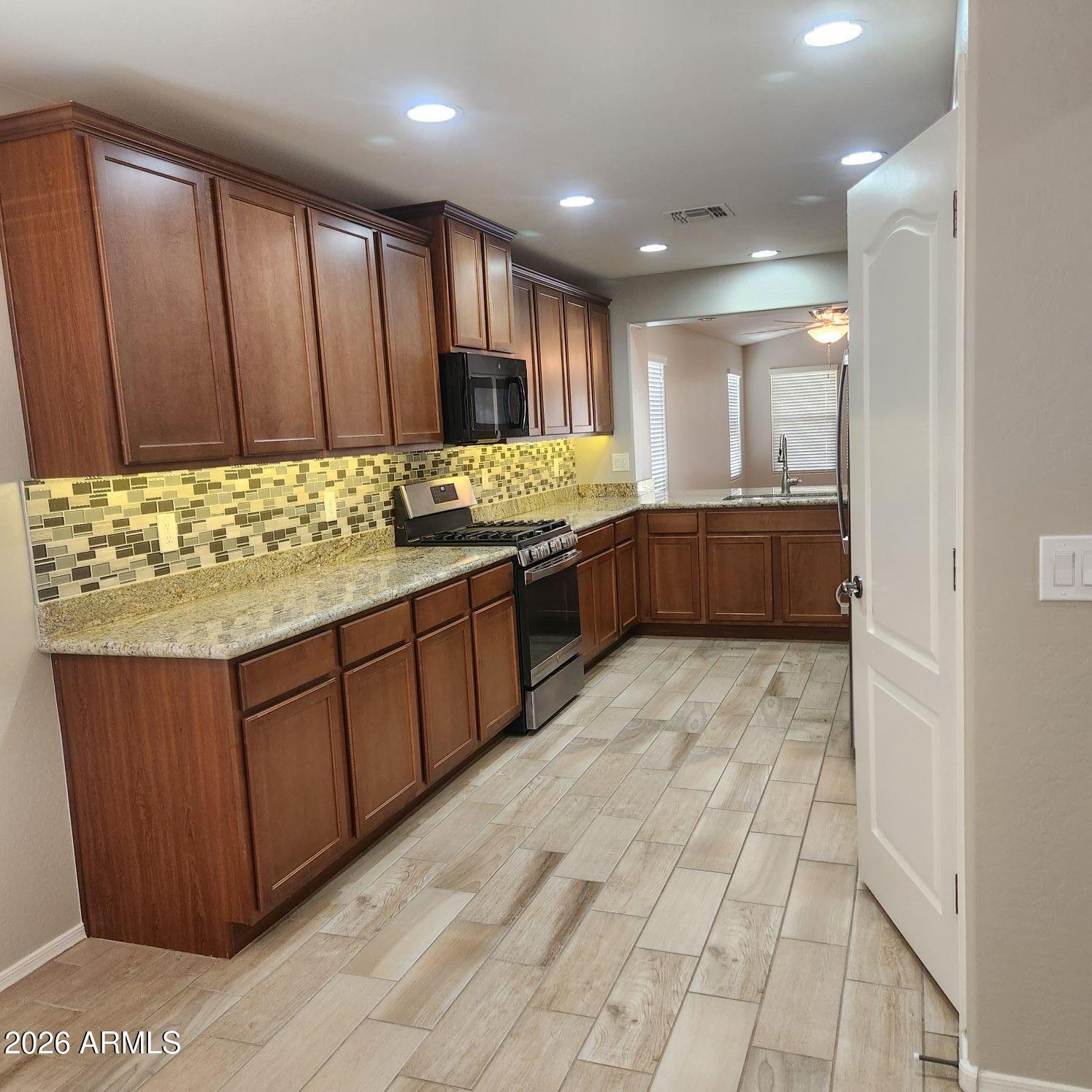 LAS BRISAS PHASE 2C.3 - Residential Lease