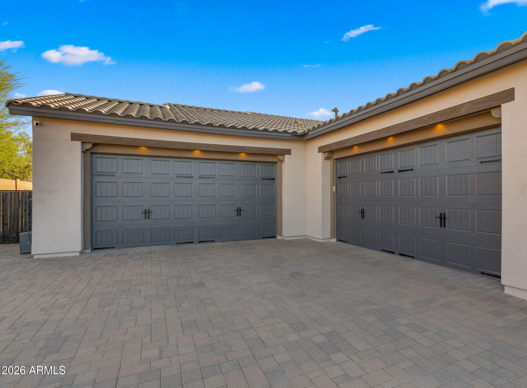 LONE MOUNTAIN - Residential