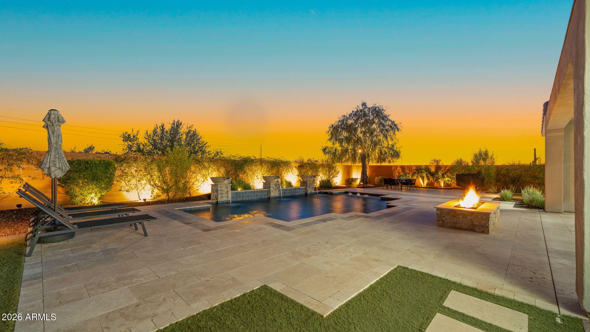 LONE MOUNTAIN - Residential