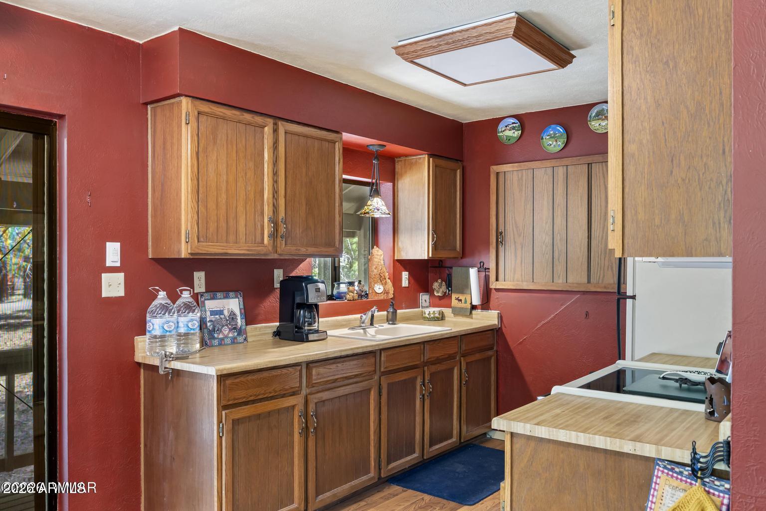 TAL WI WI IN THE PINES - Residential