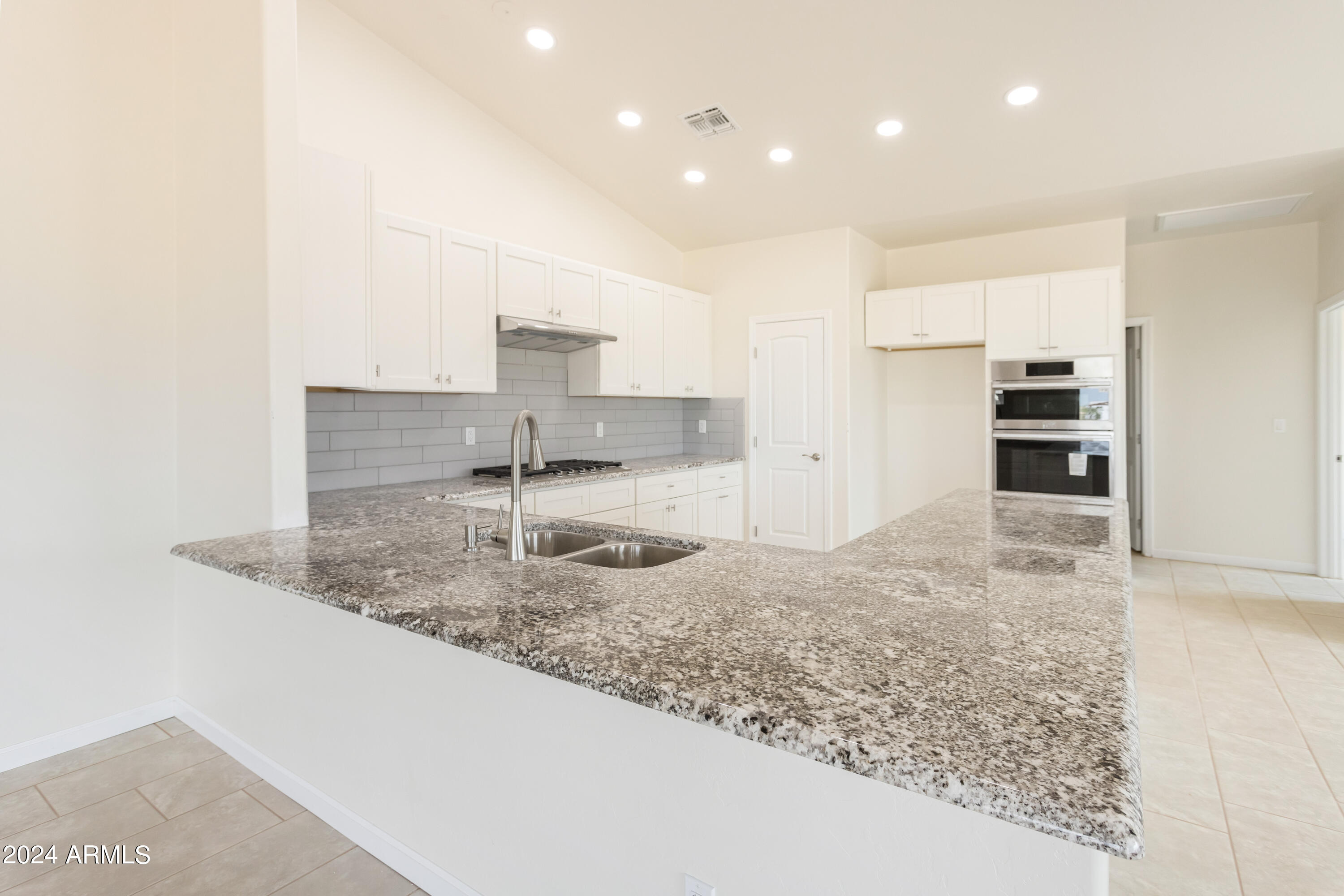 RANCHO ARIZONA - Residential