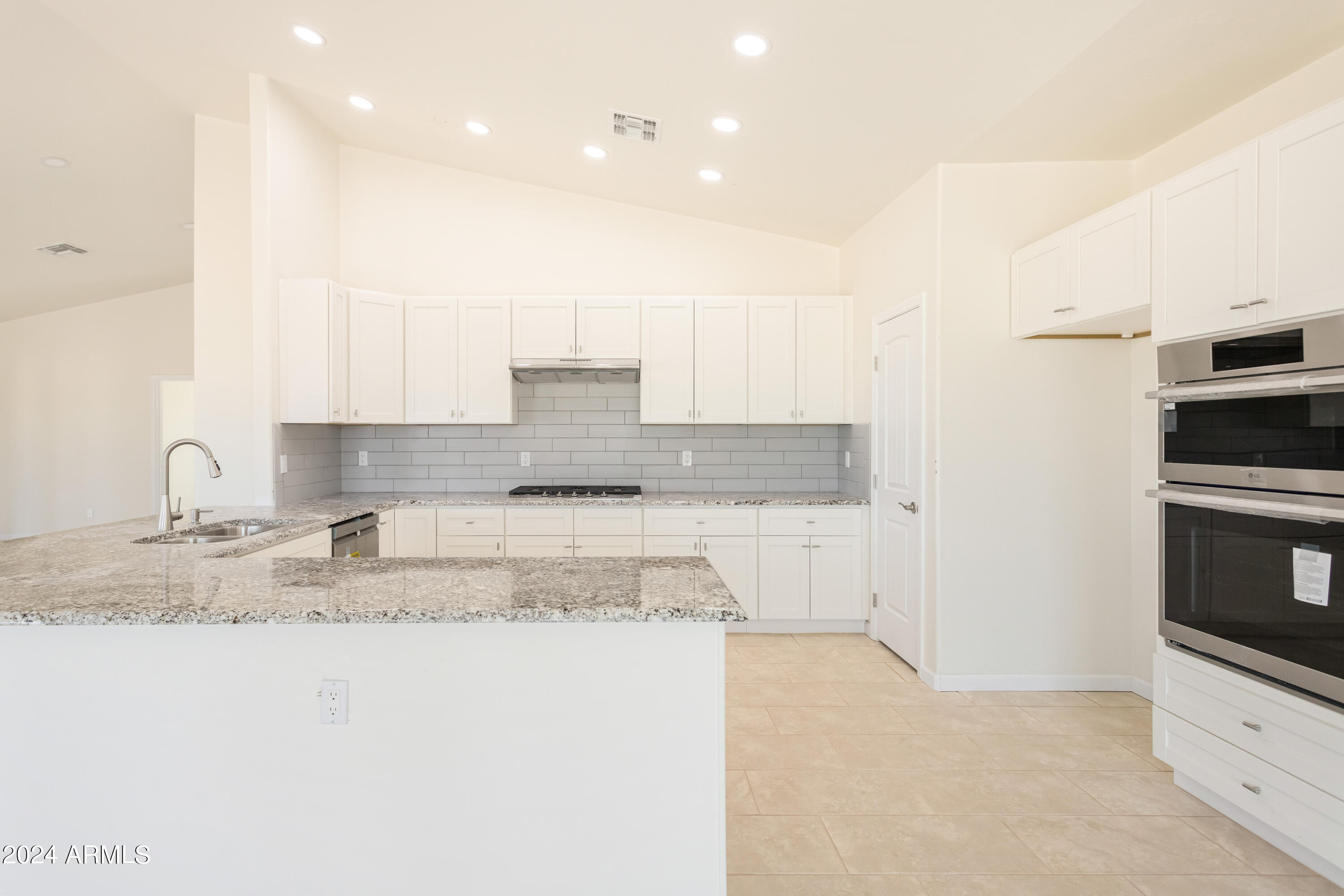 RANCHO ARIZONA - Residential