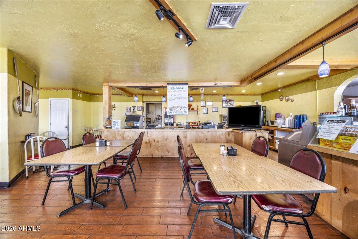 MESA BONITA - Commercial Sale