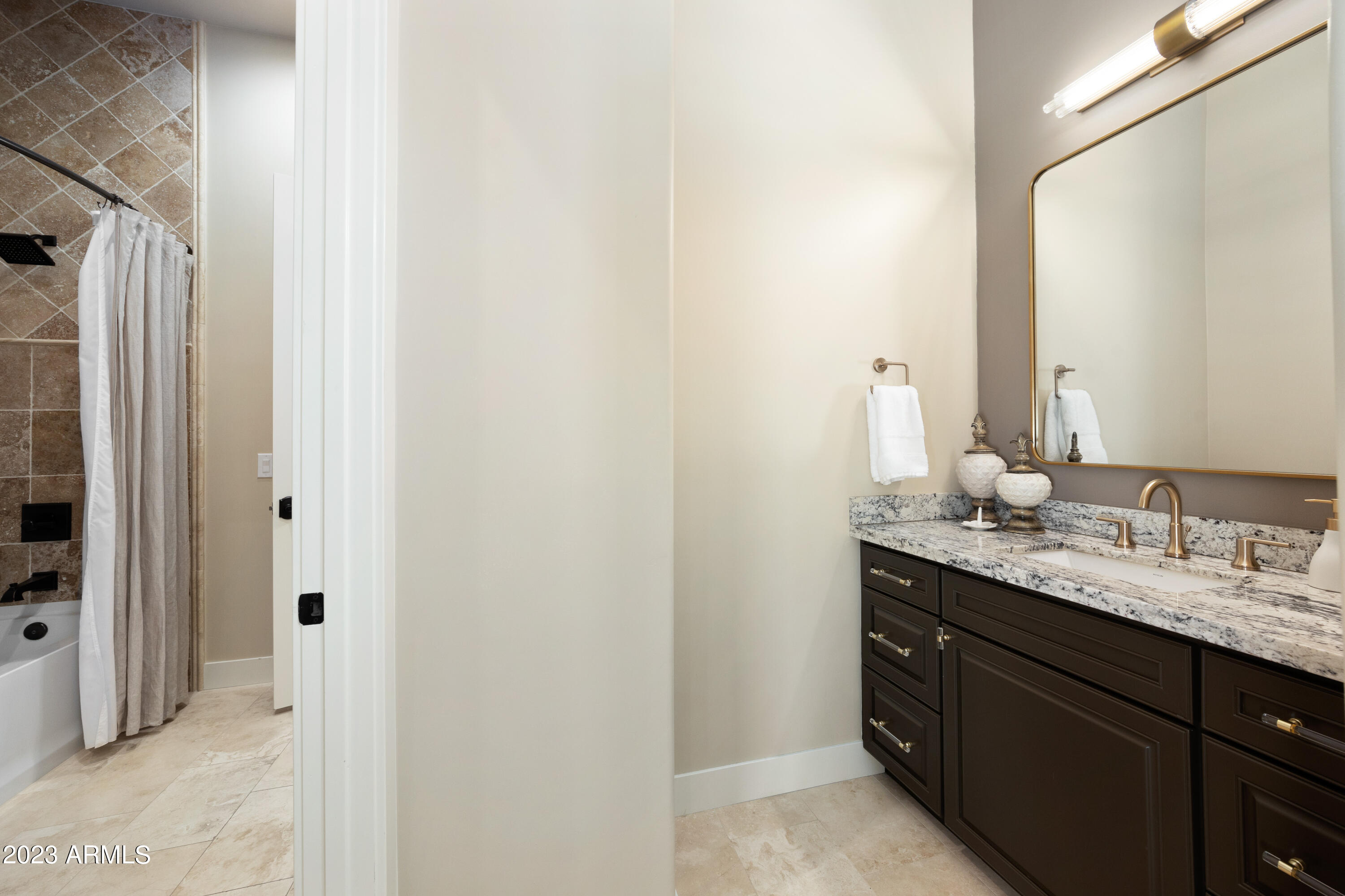 SUNBURST FARMS EAST 5 - Residential