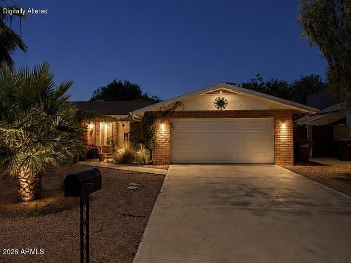 Great investment opportunity right off the 101 in Scottsdale in a well established neighborhood. Property sold as-is.