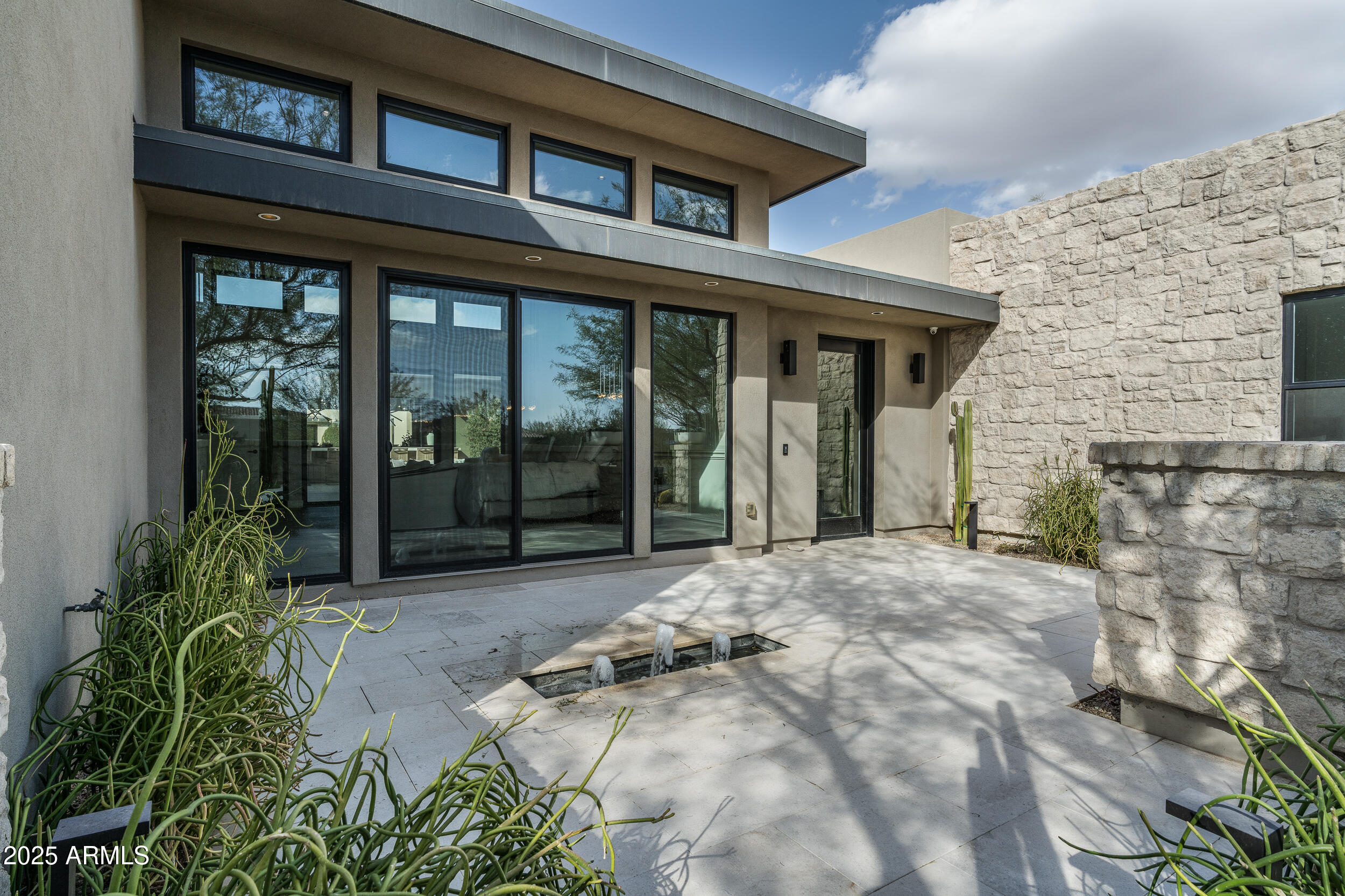 WHITE HORSE - Residential