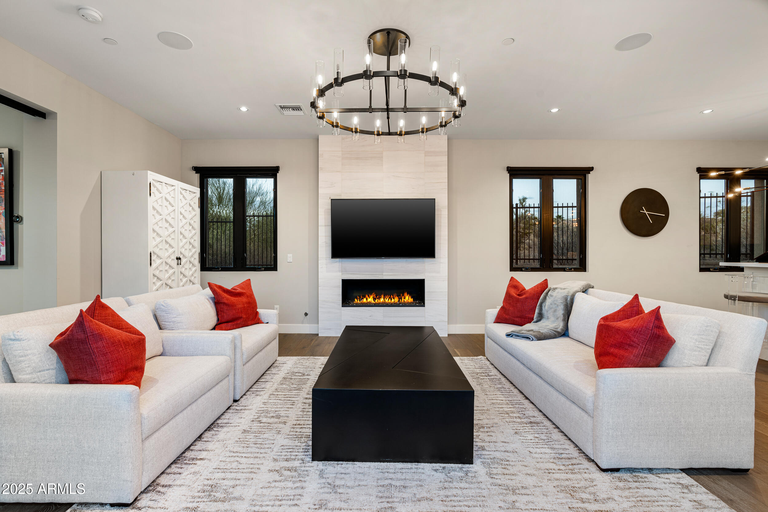 WHITE HORSE - Residential