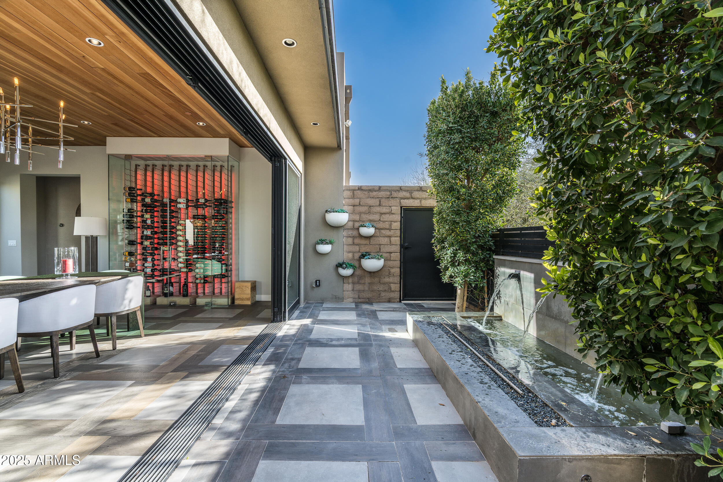 WHITE HORSE - Residential