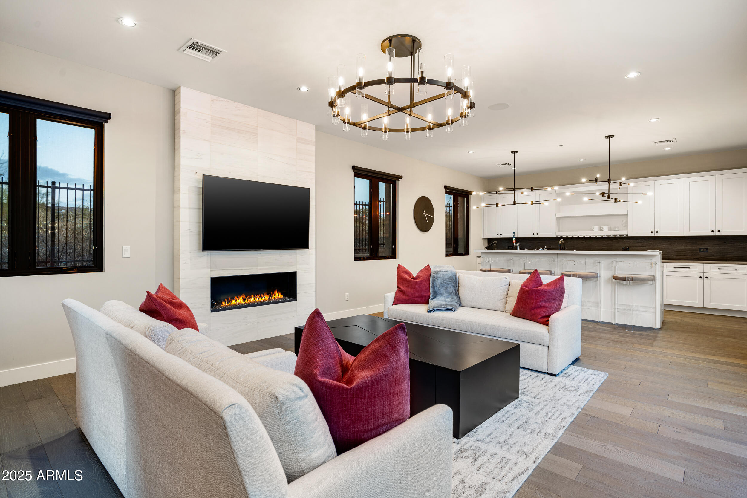 WHITE HORSE - Residential
