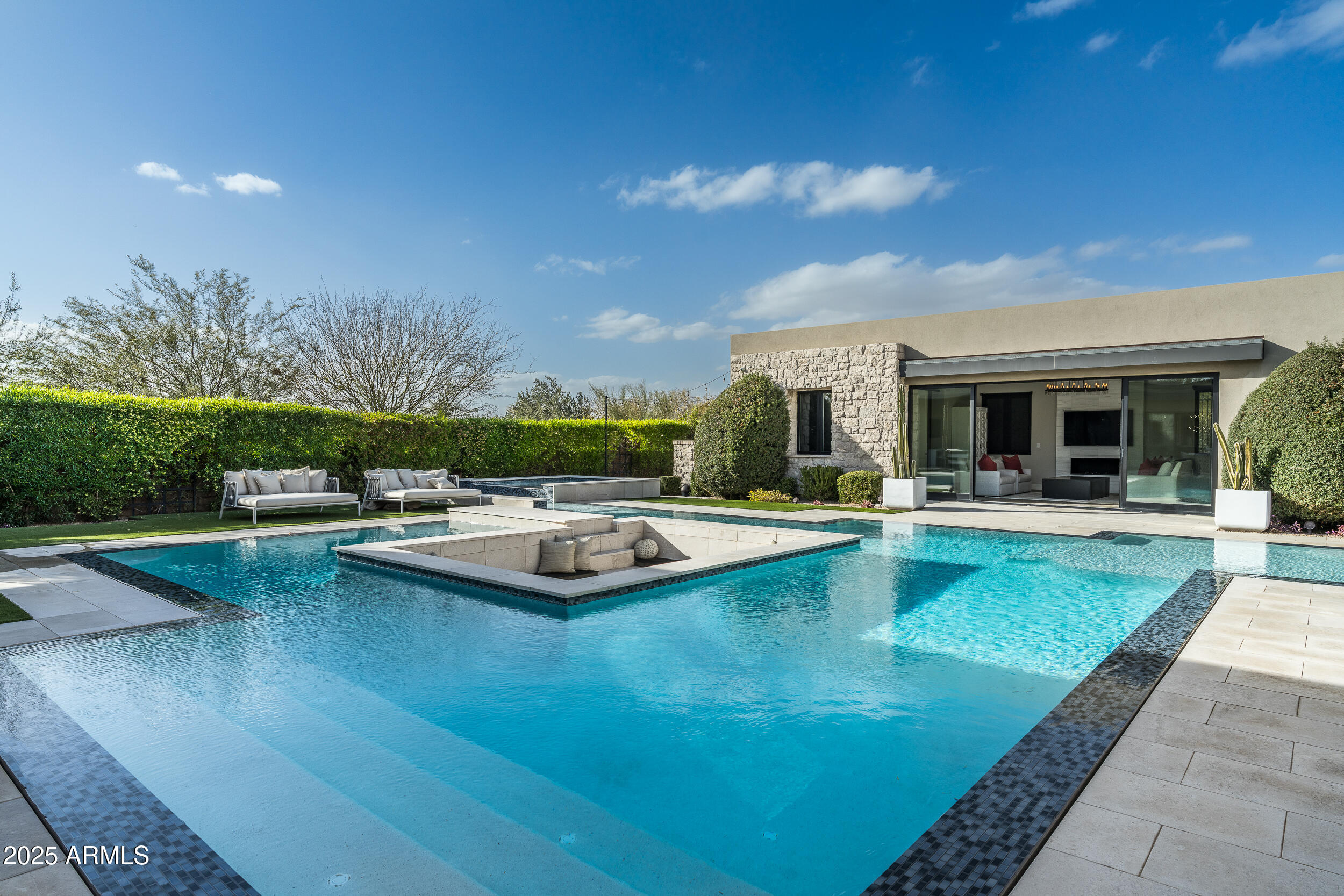 WHITE HORSE - Residential