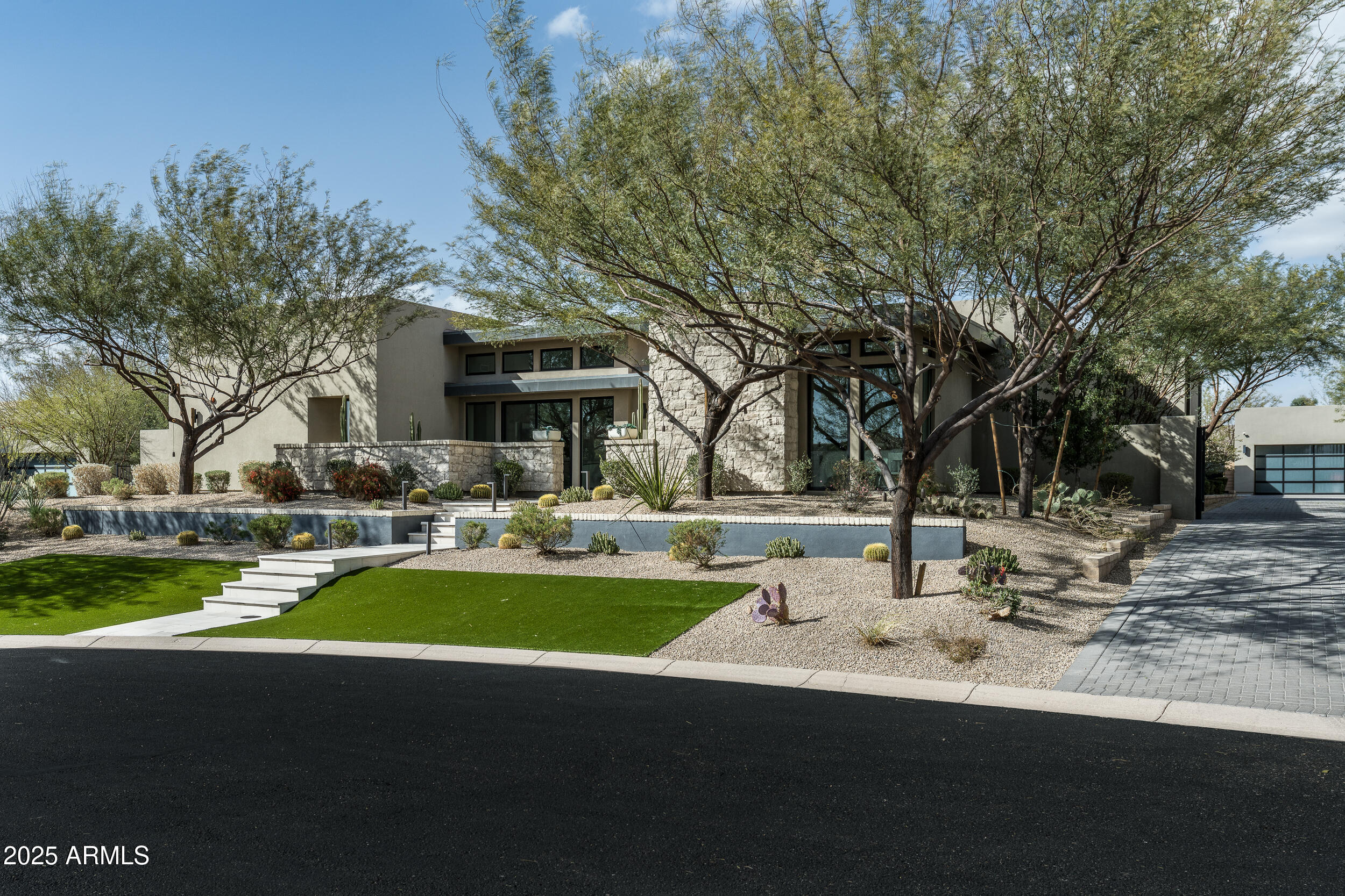 WHITE HORSE - Residential