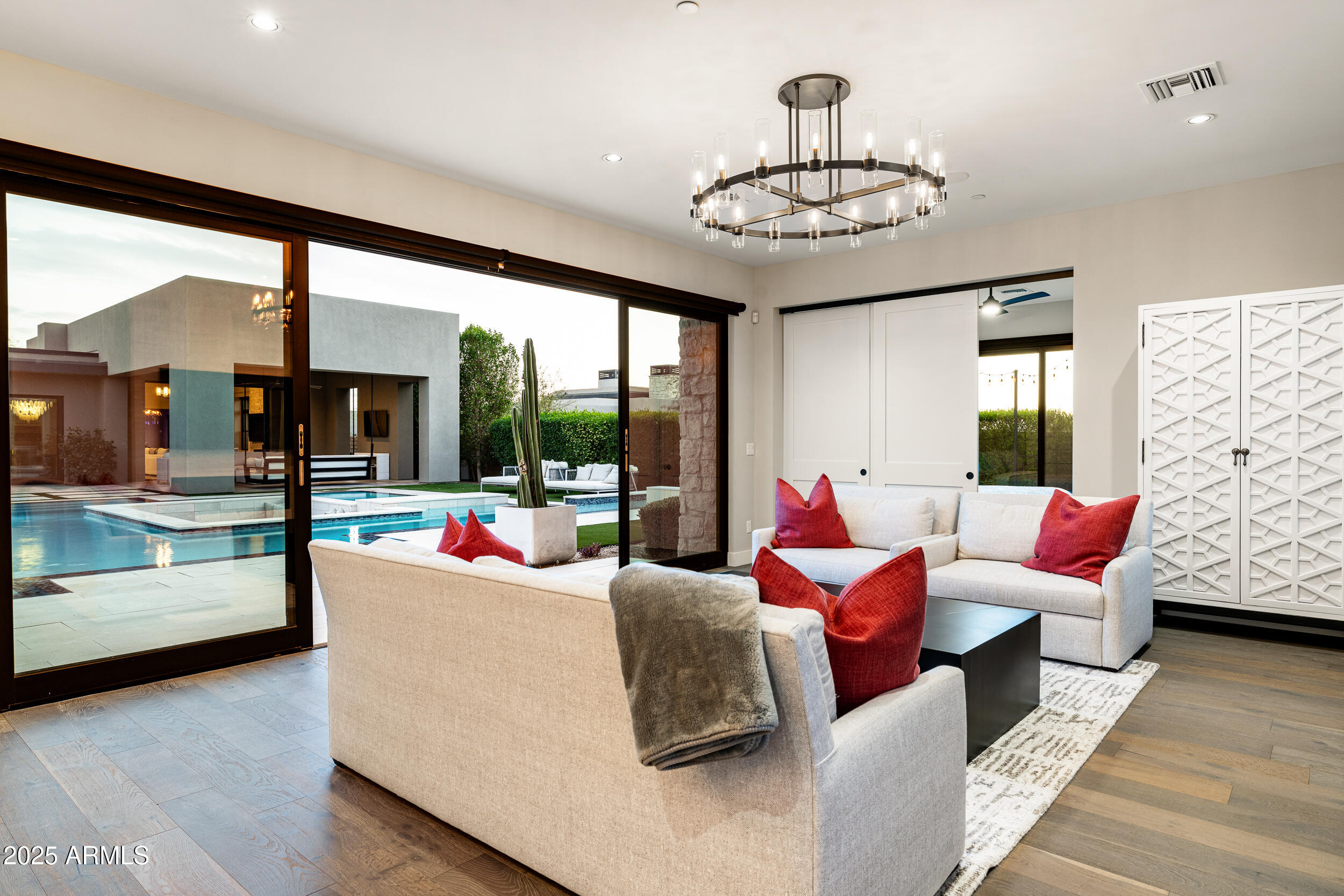 WHITE HORSE - Residential