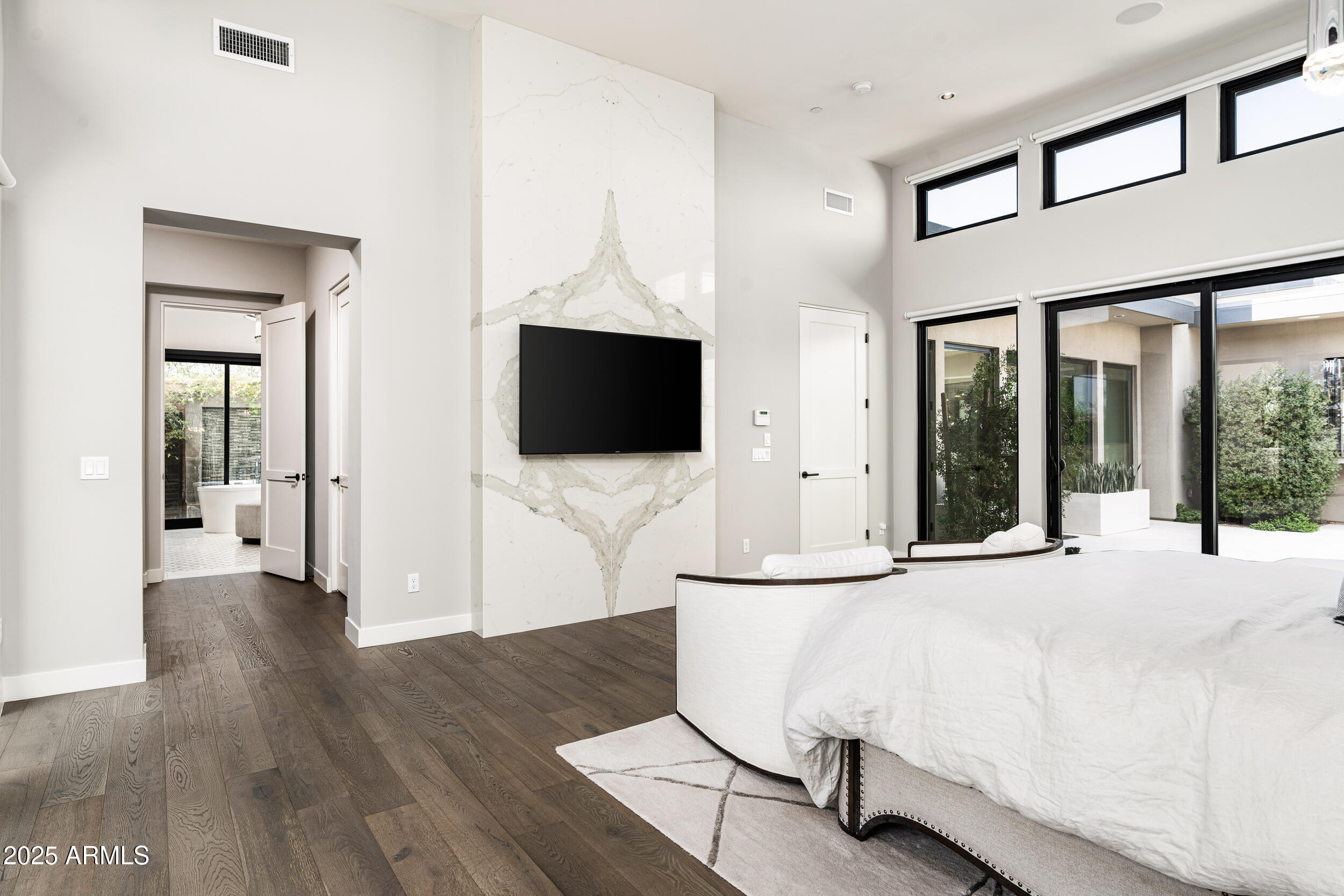 WHITE HORSE - Residential