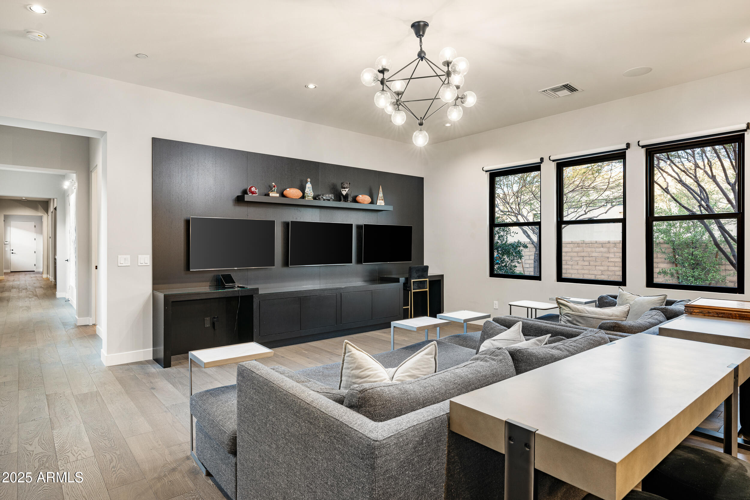WHITE HORSE - Residential