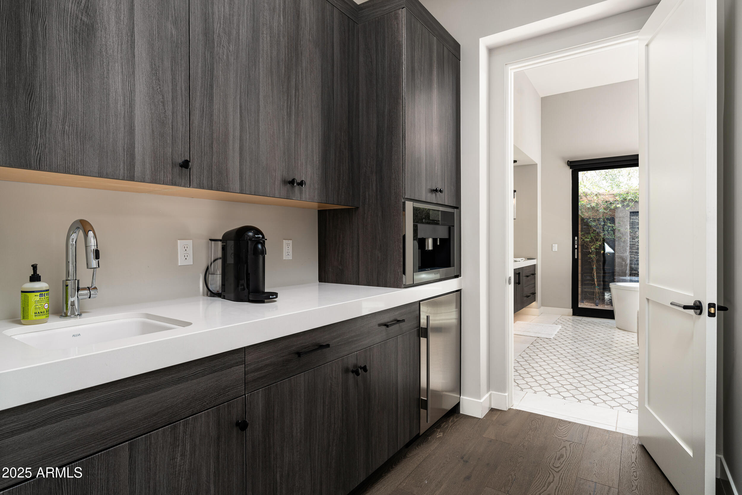 WHITE HORSE - Residential