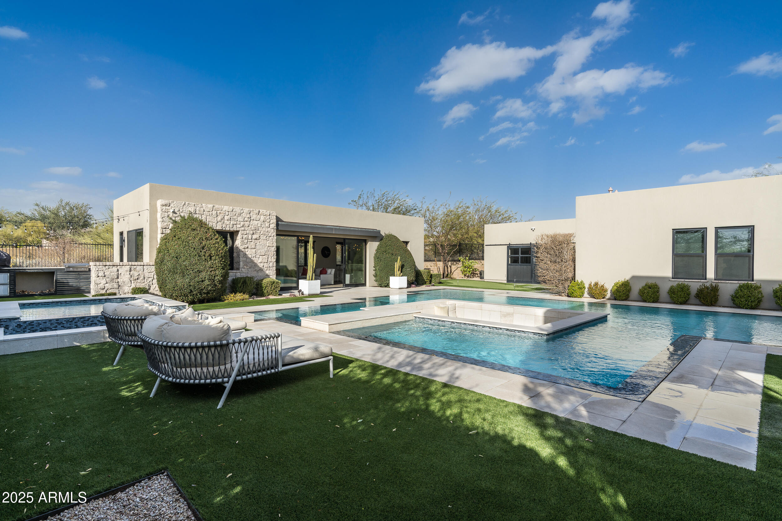WHITE HORSE - Residential
