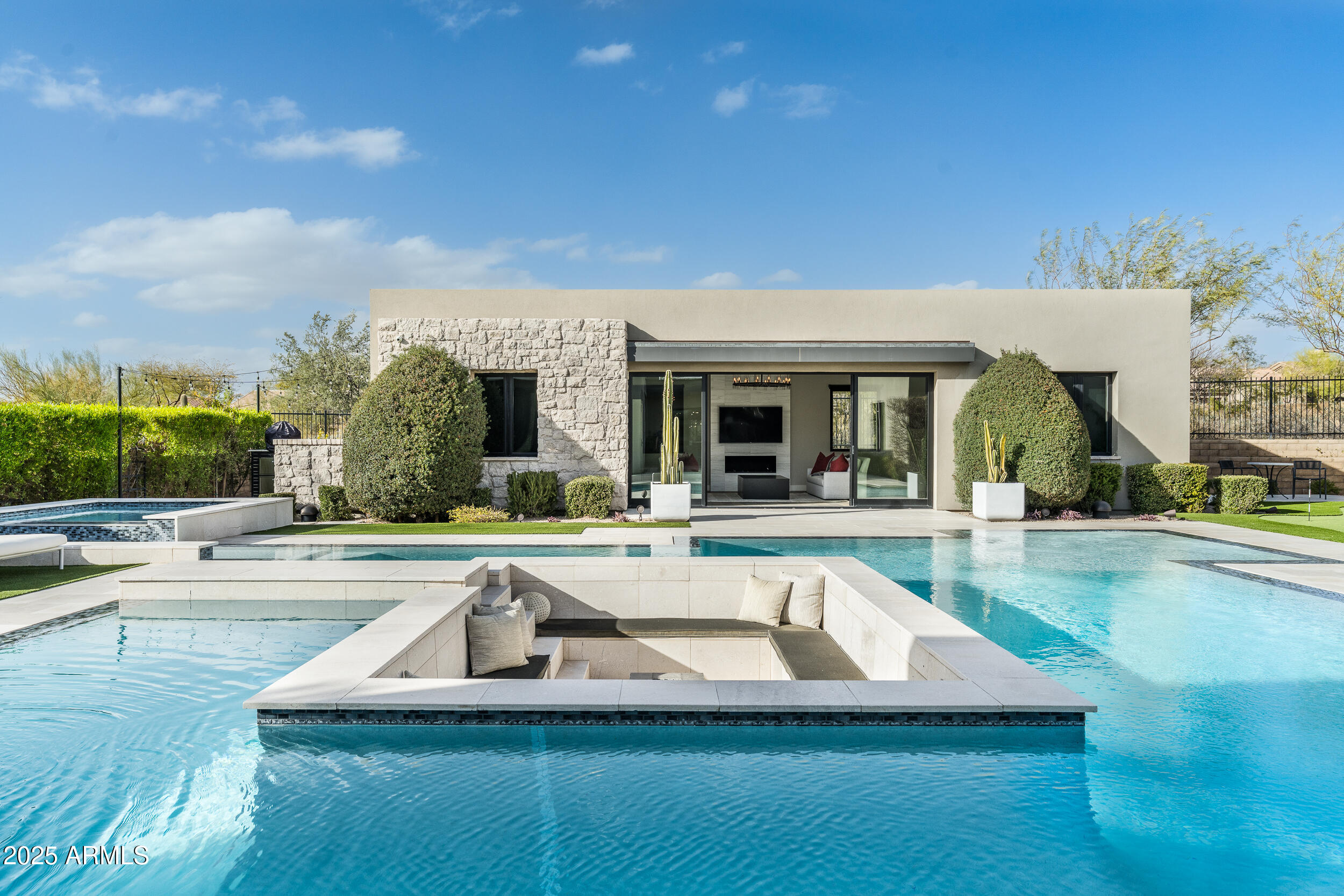 WHITE HORSE - Residential
