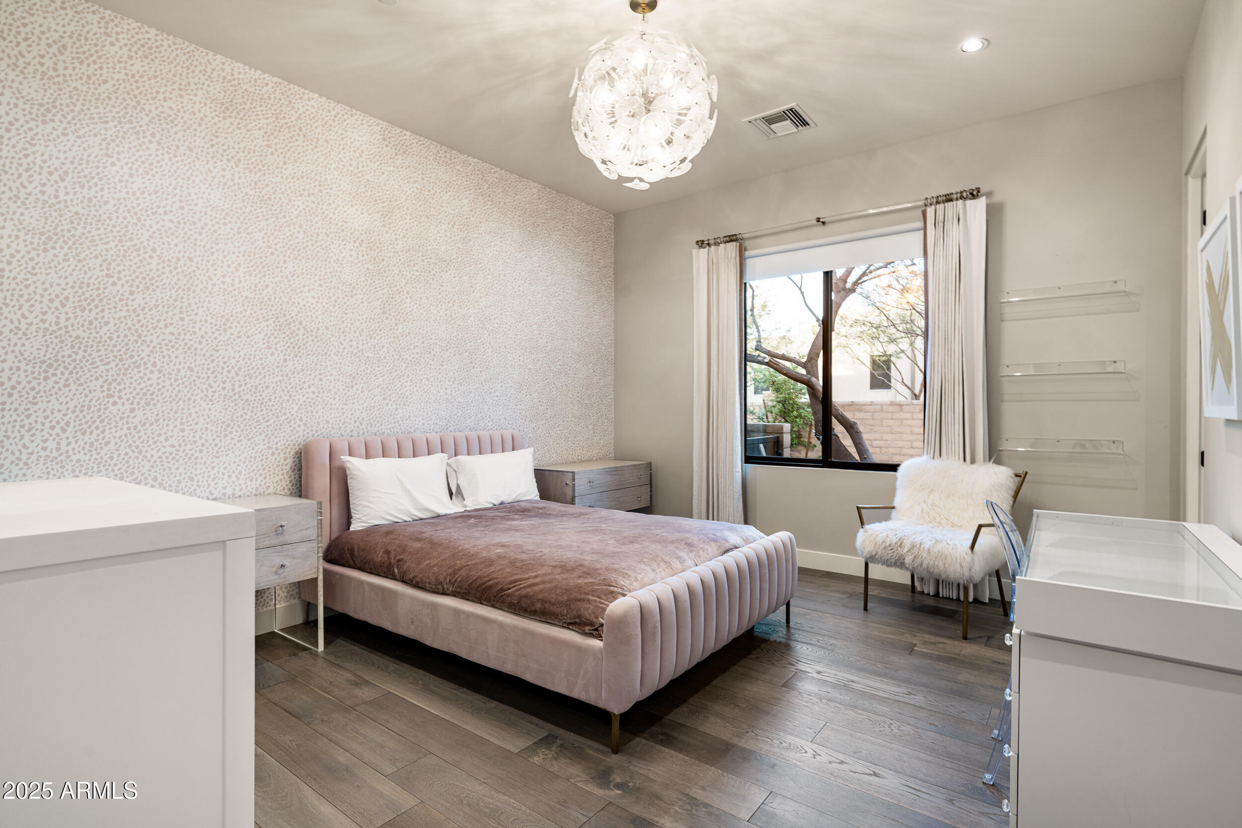 WHITE HORSE - Residential