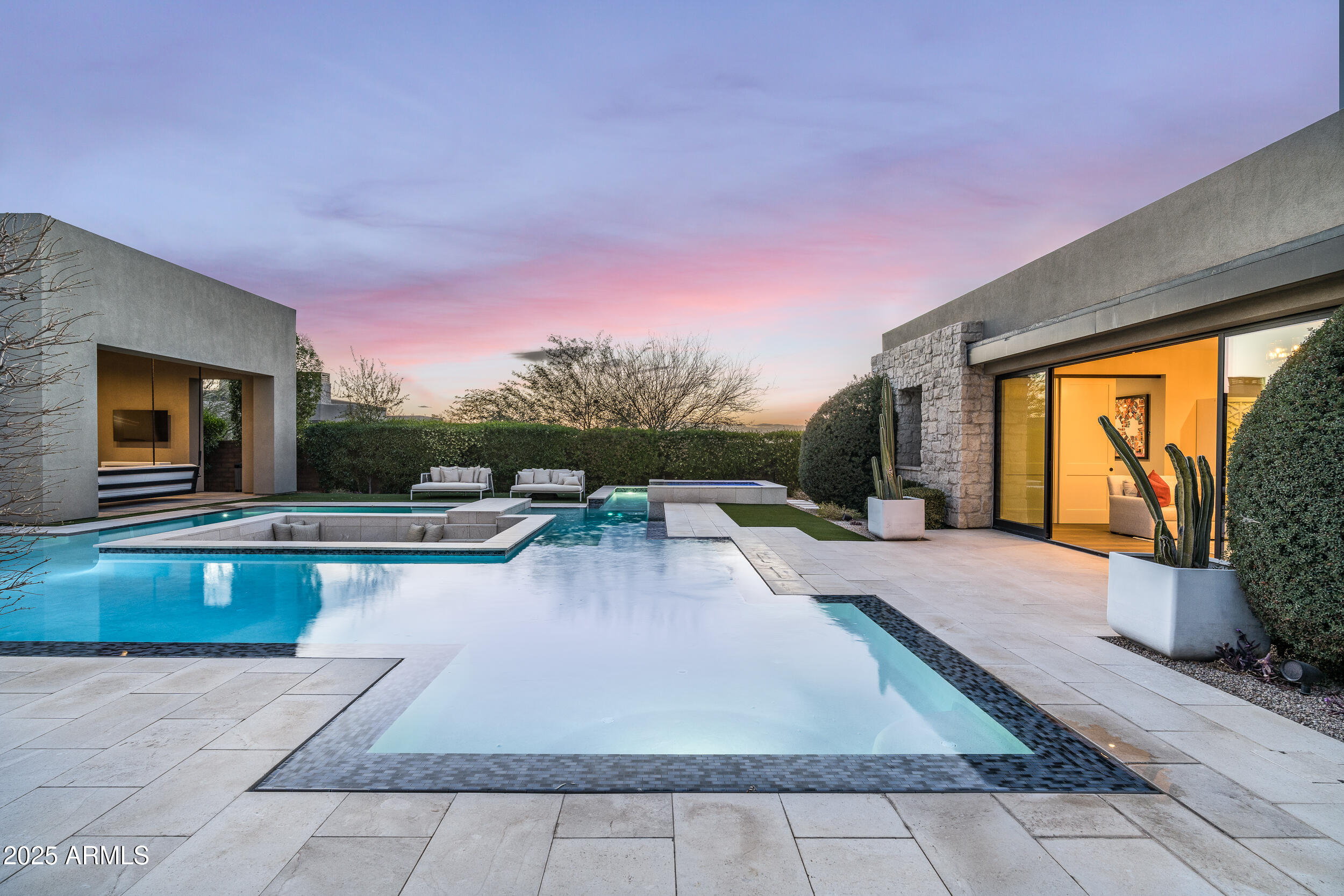 WHITE HORSE - Residential