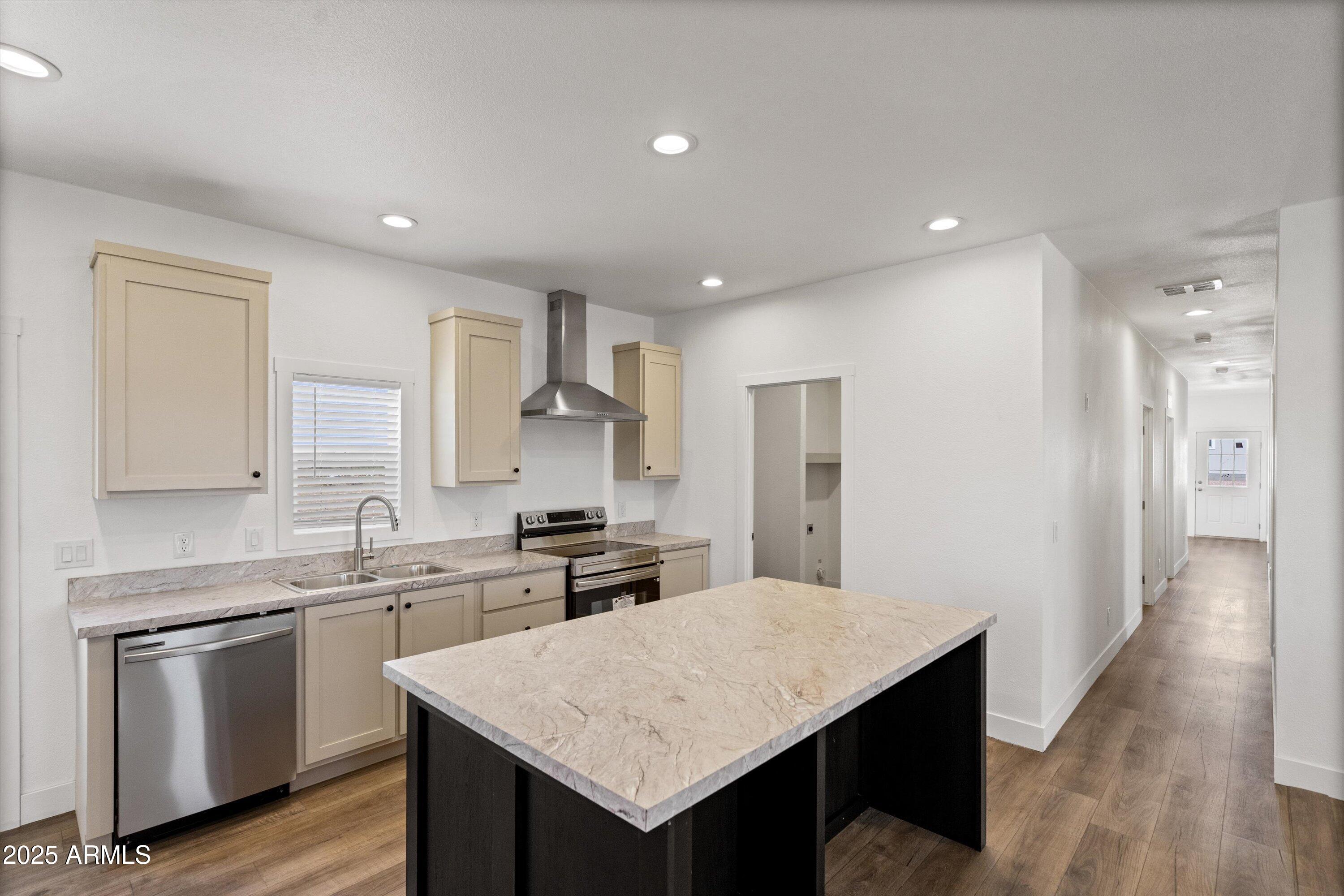 COYOTE RIDGE - Residential