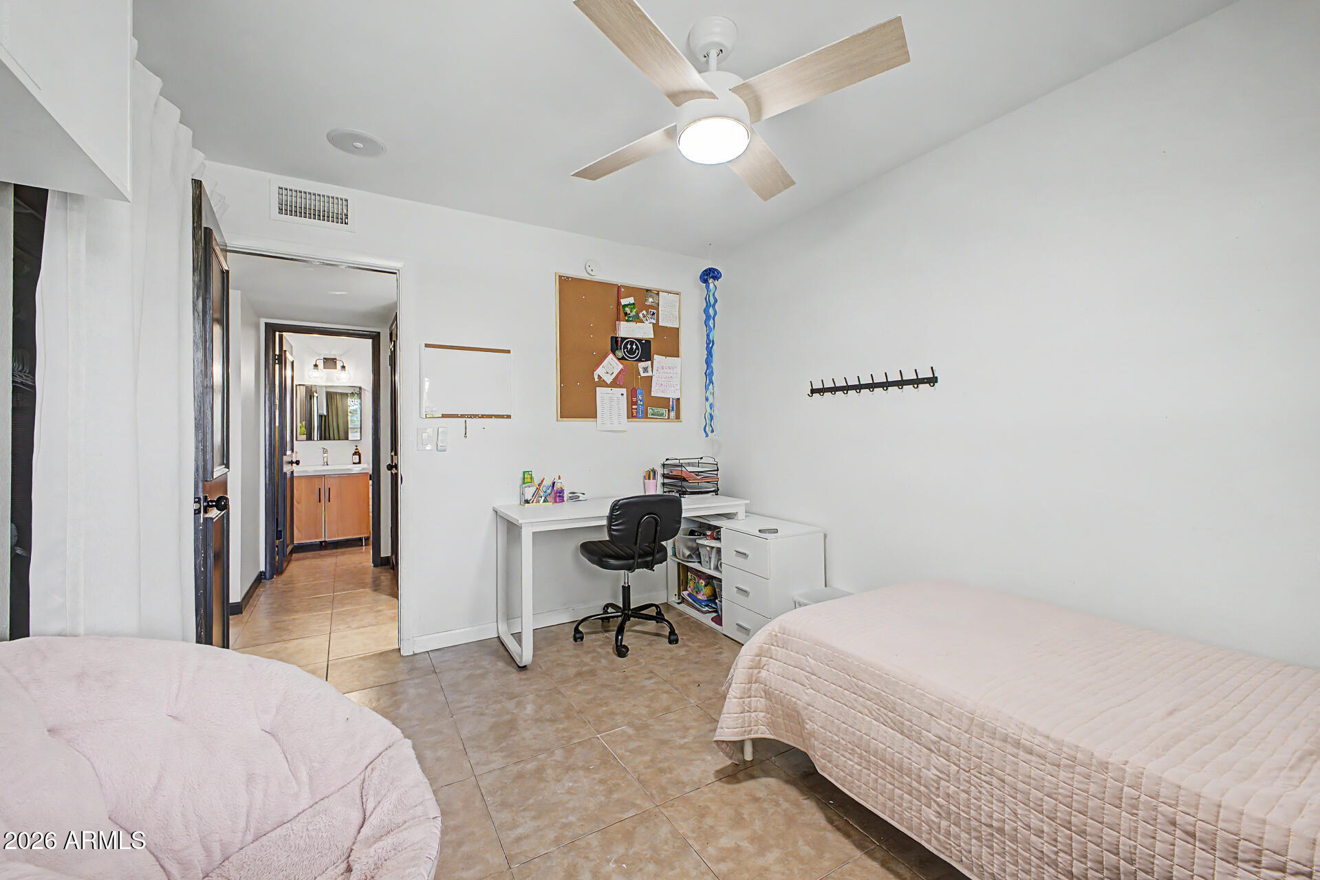PALOS SANTOS - Residential