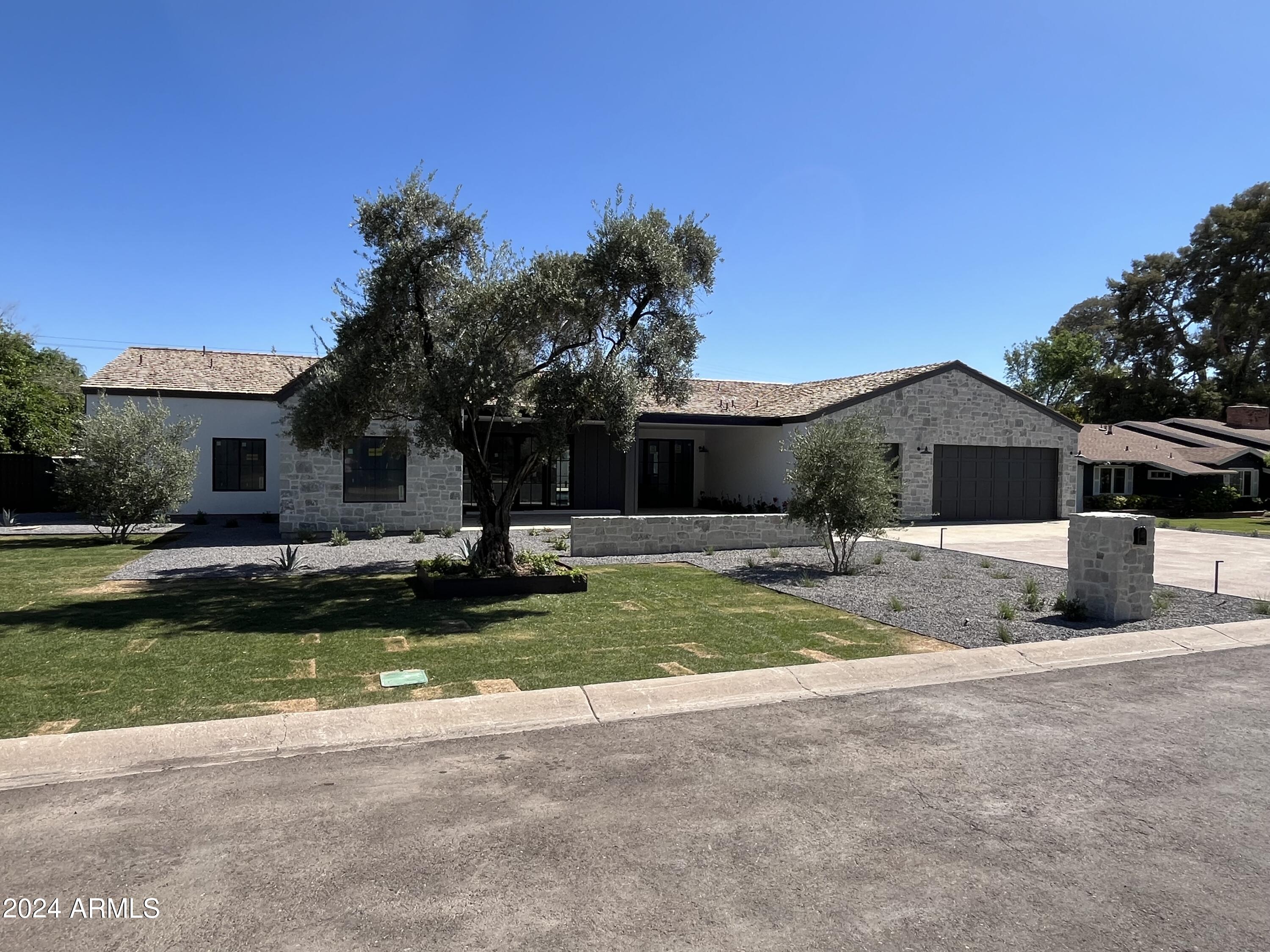 Camelback Villa - Residential