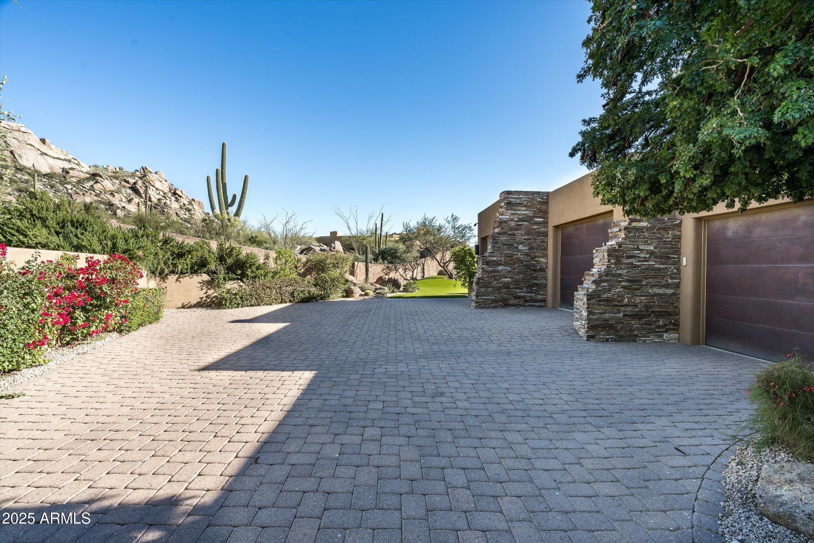 ESTANCIA - Residential