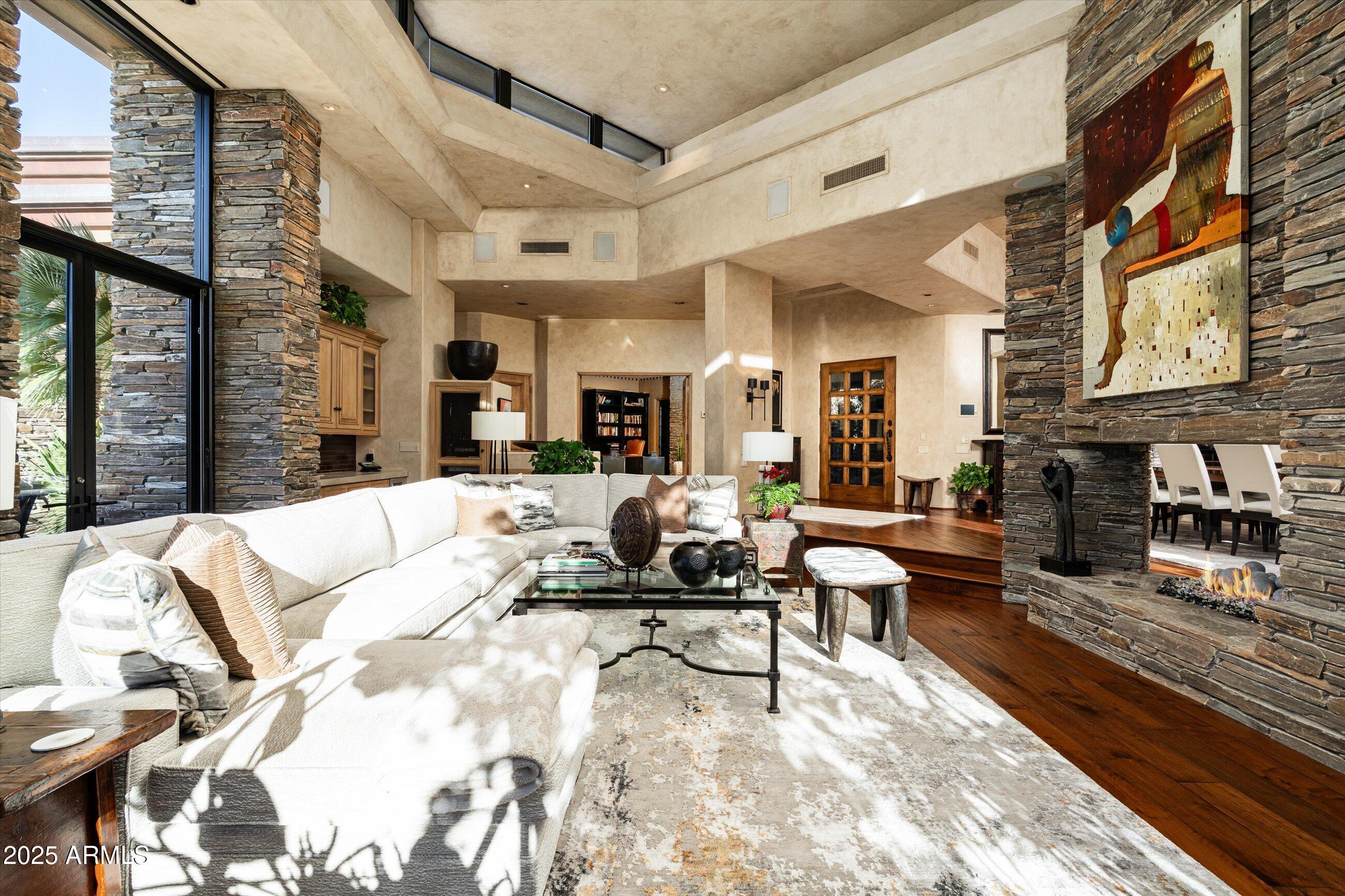 ESTANCIA - Residential