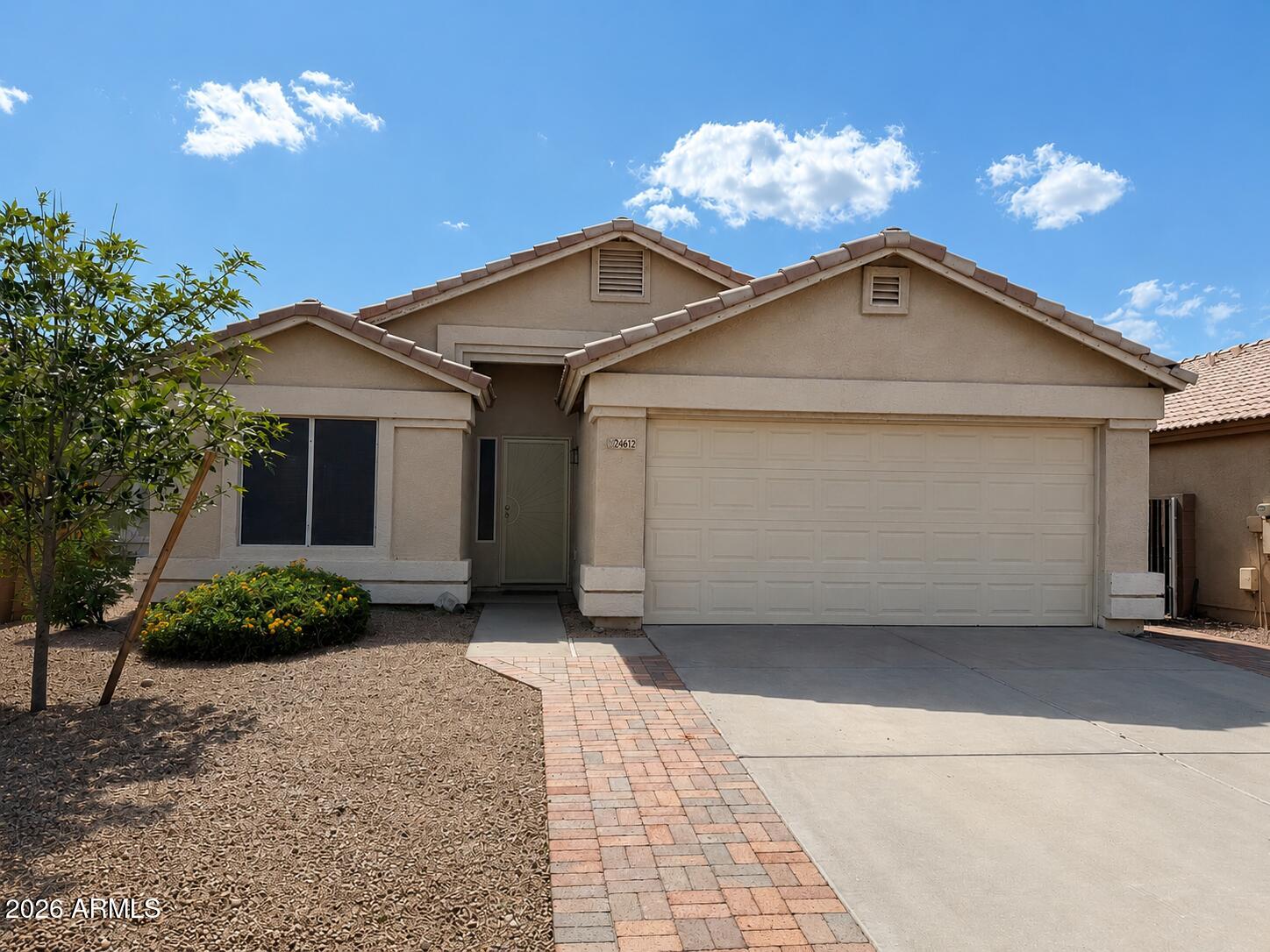 Beautifully maintained 3 bedrooms, 2 bath offering 1,524 sf of living space in a desirable location near great schools, dining and everyday conveniences.
Open floor plan creates a bright, spacious feel, with views straight through to the backyard from the front entry. Recent updates include a new A/C (2019), water heater (2021) appliances 2023, fresh interior paint and new blinds throughout. designed for Arizona living, the home features solar with low monthly payments, APS typically under $25 per month. Front and backyard irrigation, backyard mature lemon tree. Move in ready, energy efficient and conveniently located. This home offers the perfect combination of comfort, savings and lifestyle. solor payoff at close with negotiation