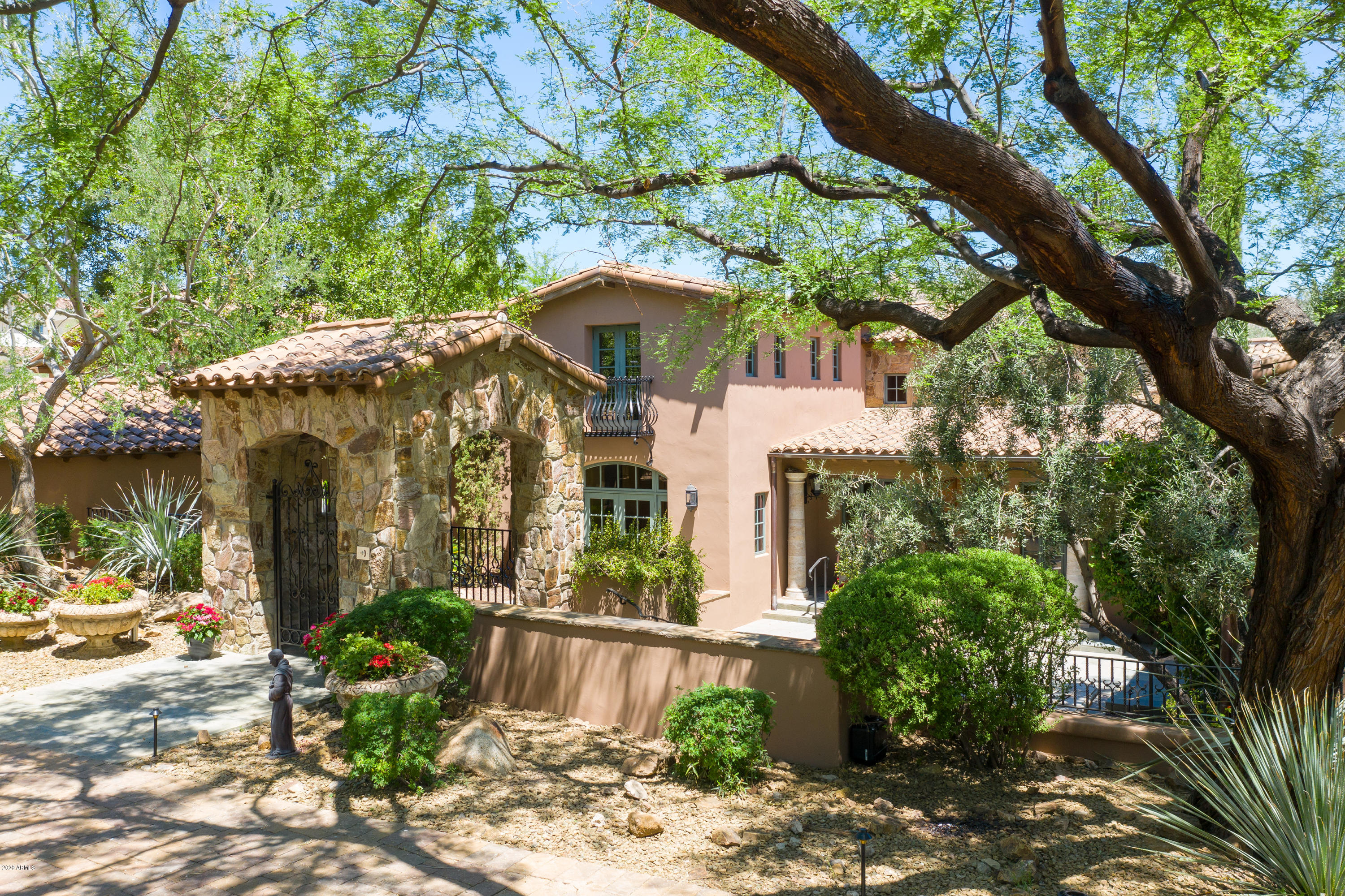 SANCTUARY - Residential