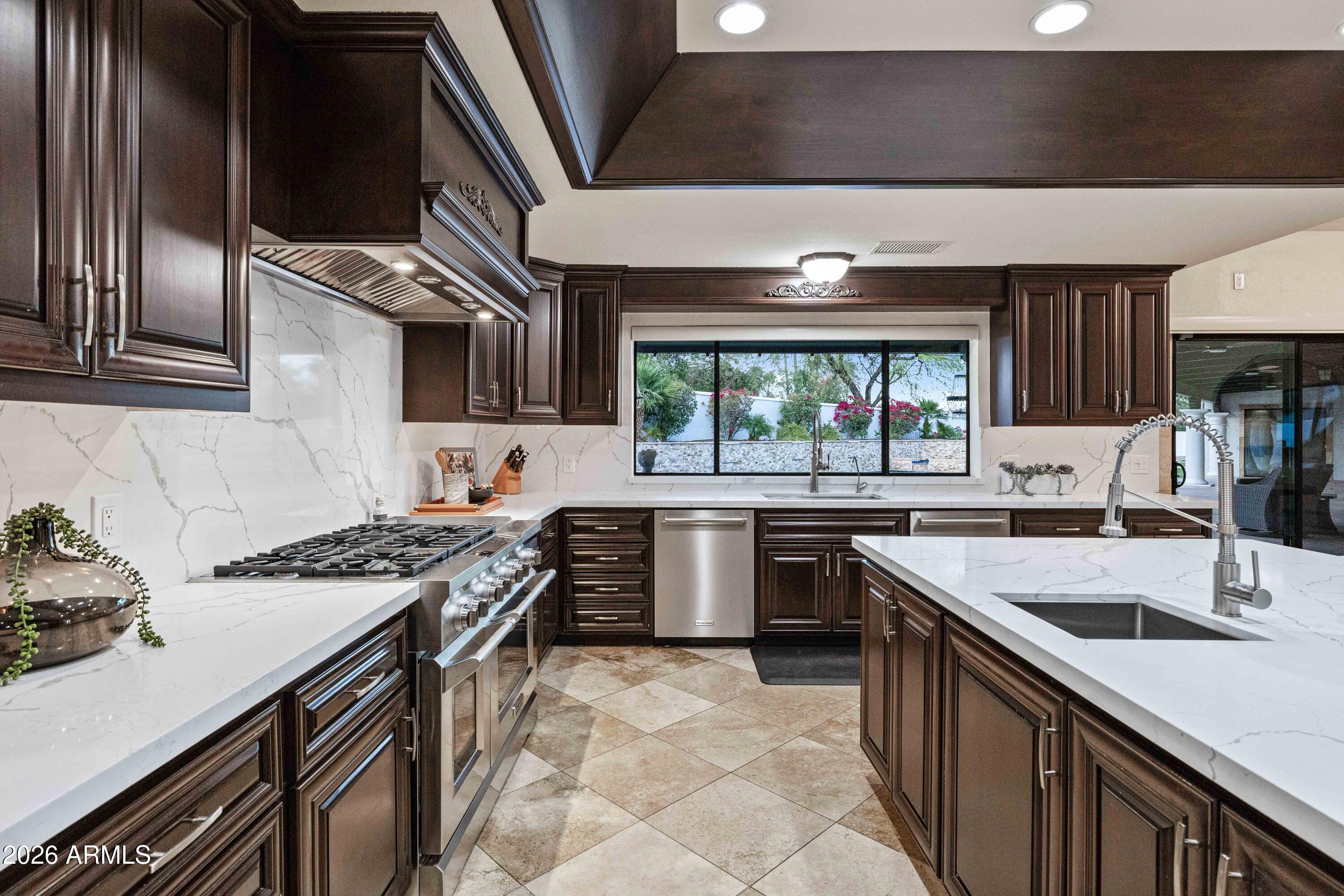 PHOENICIAN ESTATES - Residential