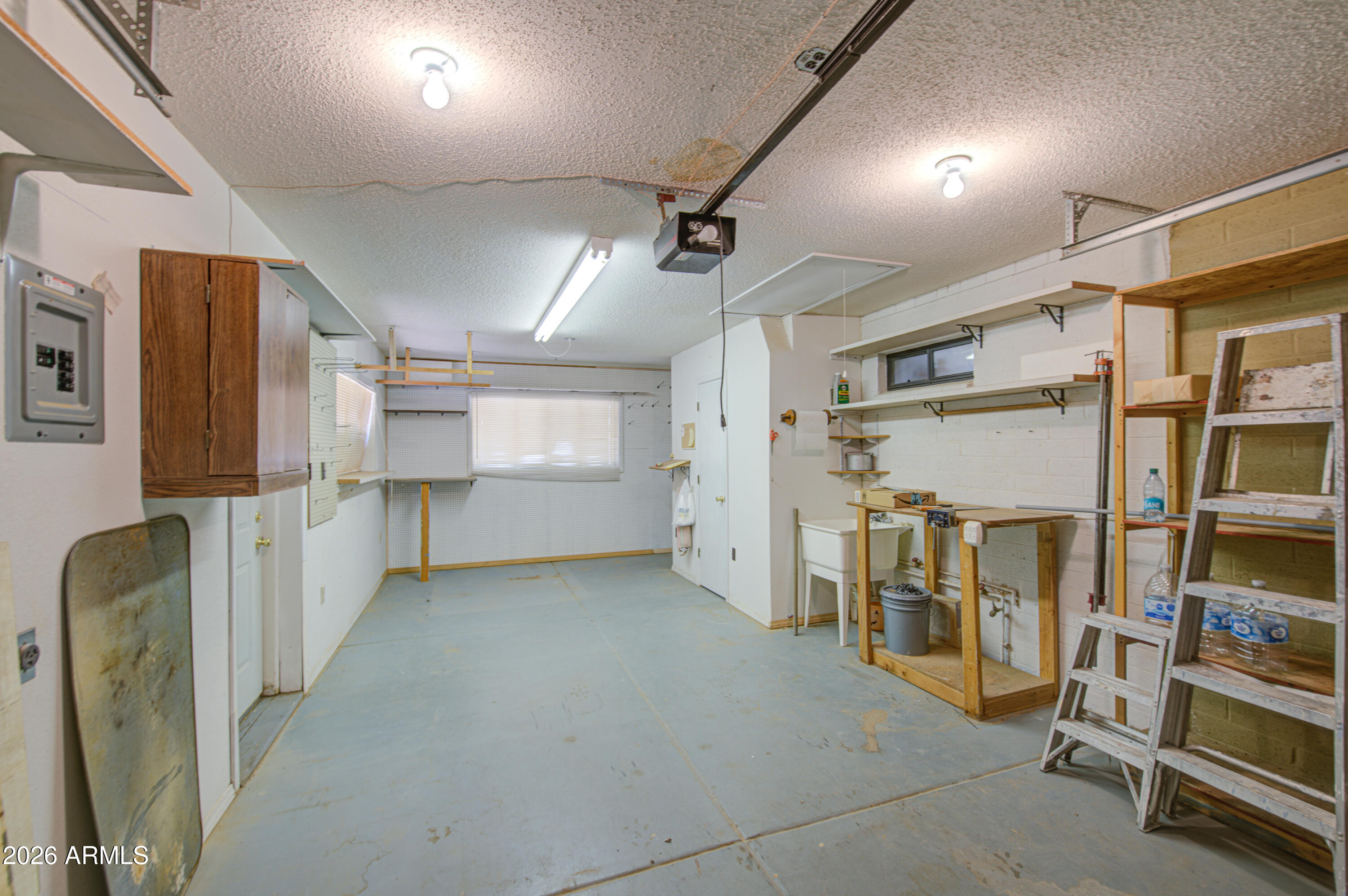 APACHE VILLA FIVE - Residential