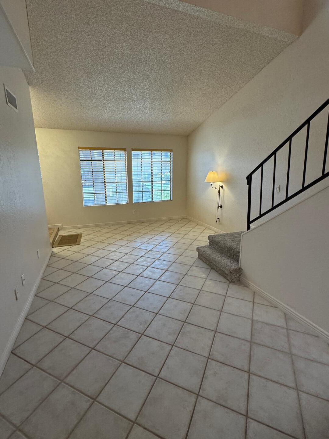 SCOTTSDALE TRAILS - Residential Lease