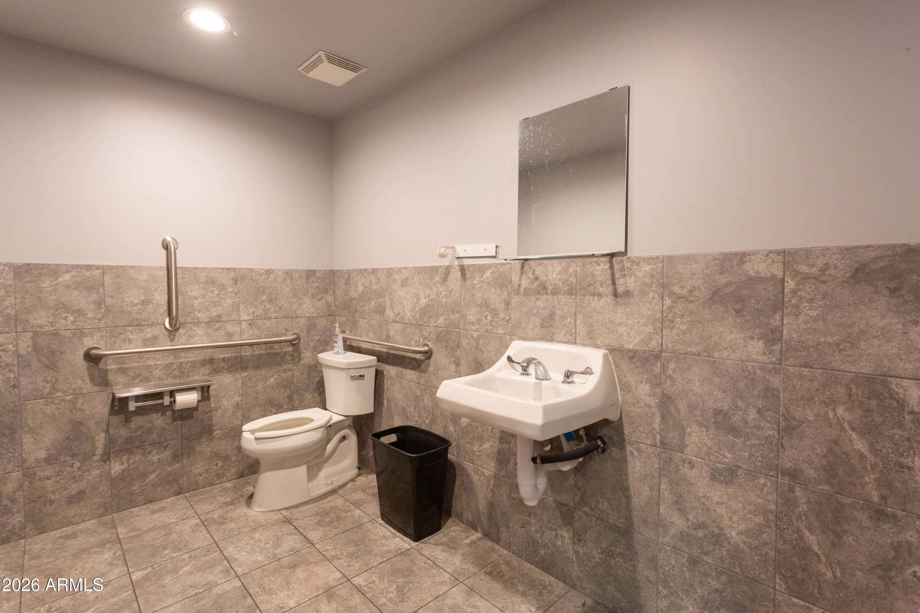 ELLIOT BUSINESS CENTER CONDOMINIUM - Commercial Lease