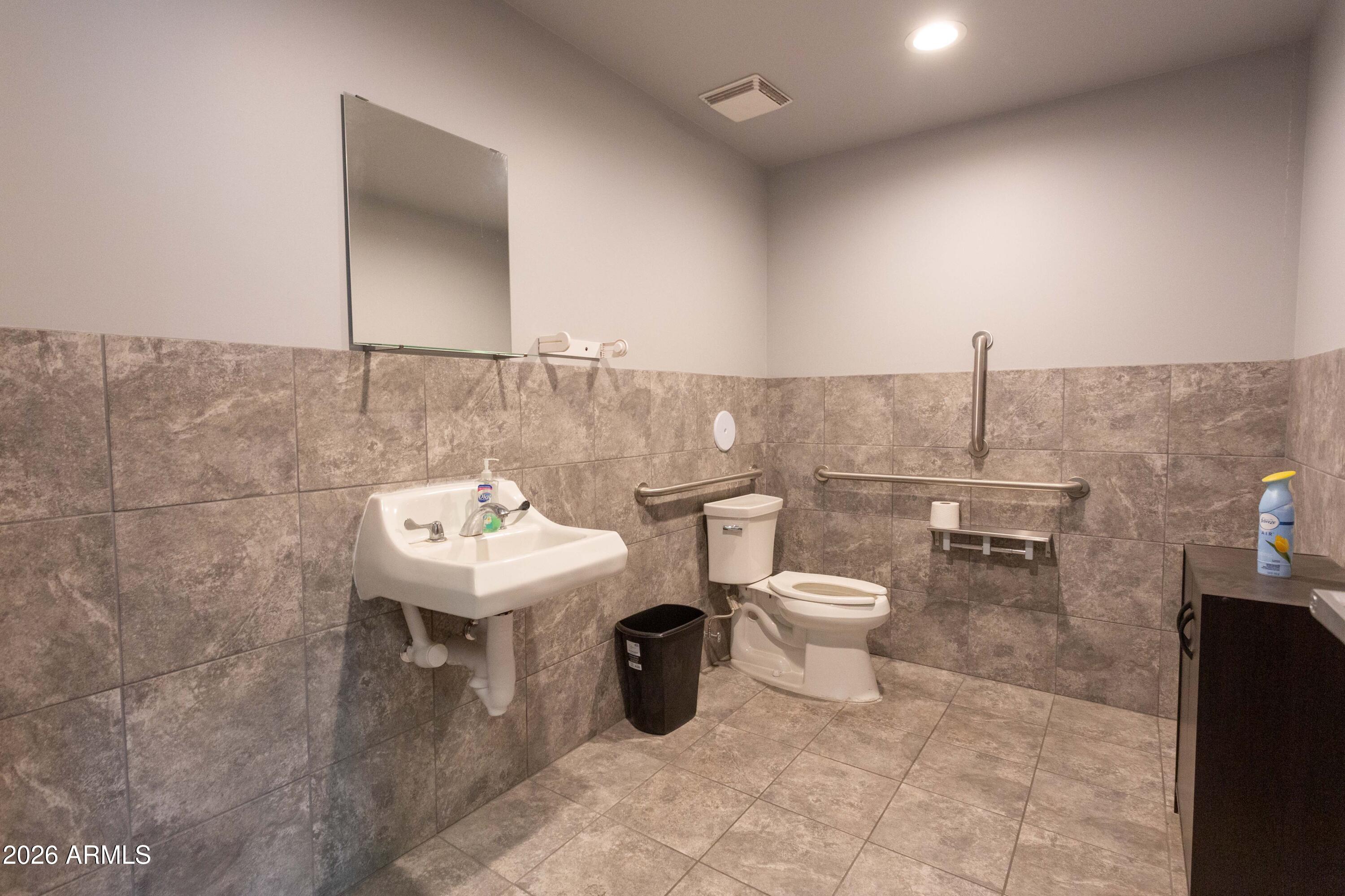 ELLIOT BUSINESS CENTER CONDOMINIUM - Commercial Lease