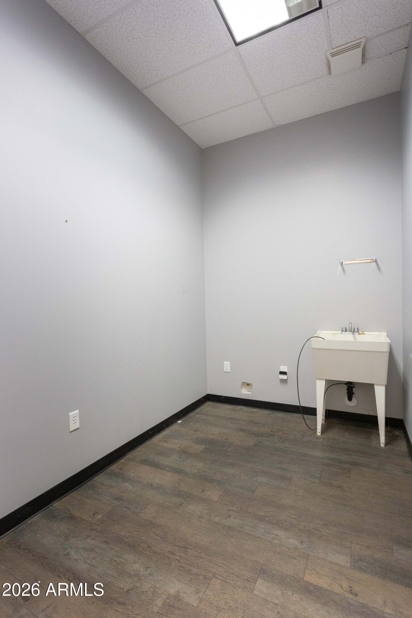 ELLIOT BUSINESS CENTER CONDOMINIUM - Commercial Lease