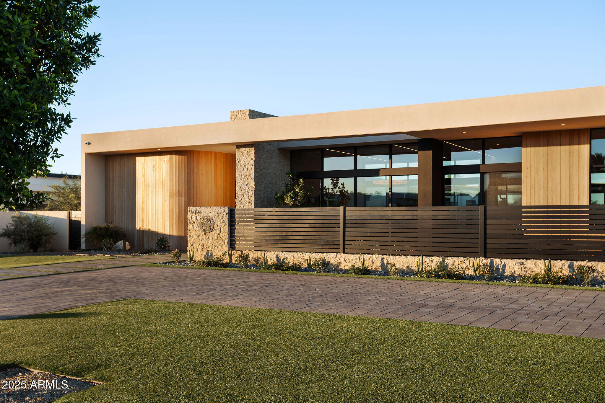 DESERT ESTATES UNIT 1 LOT 4 MLD - Residential