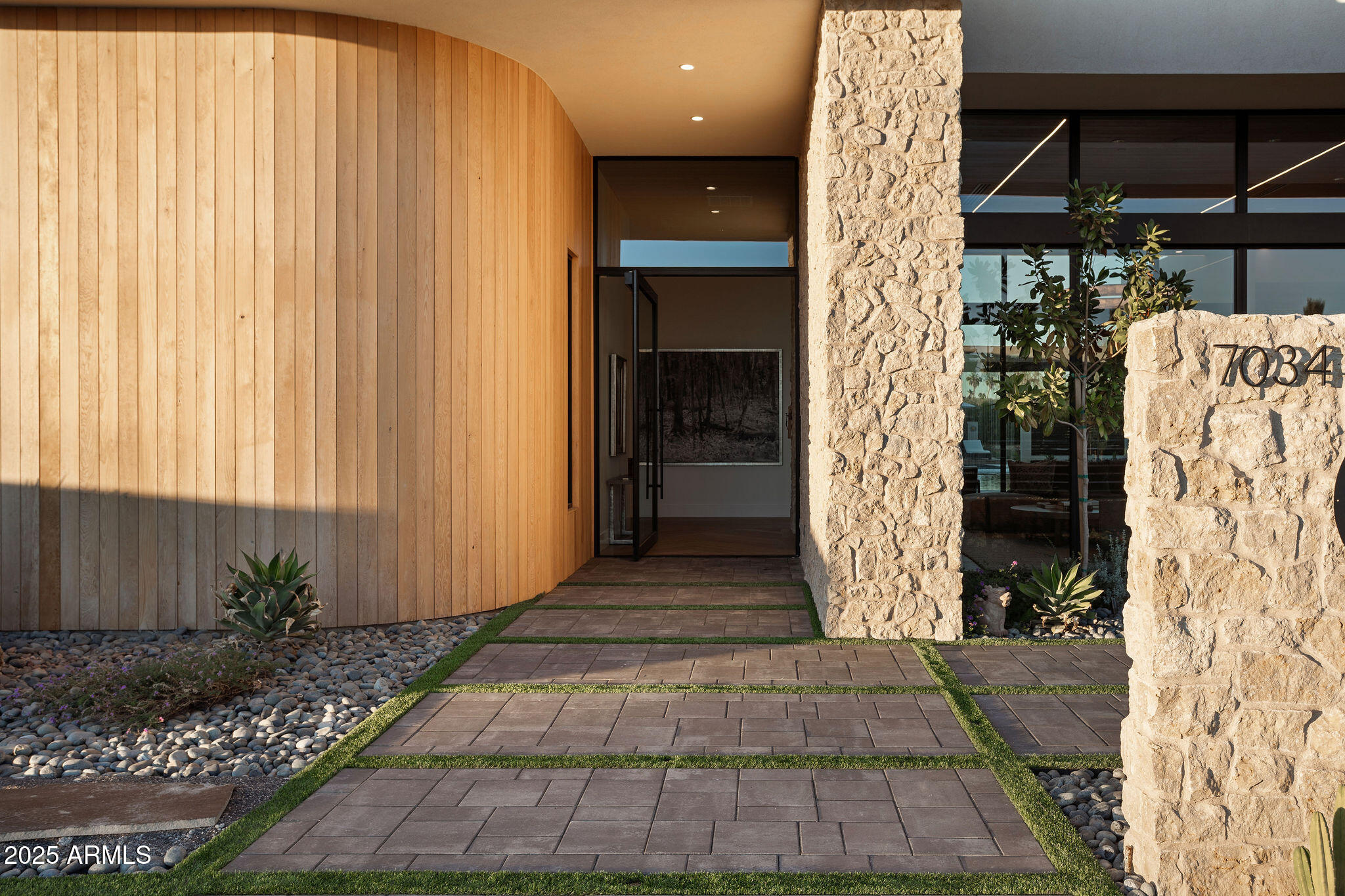 DESERT ESTATES UNIT 1 LOT 4 MLD - Residential