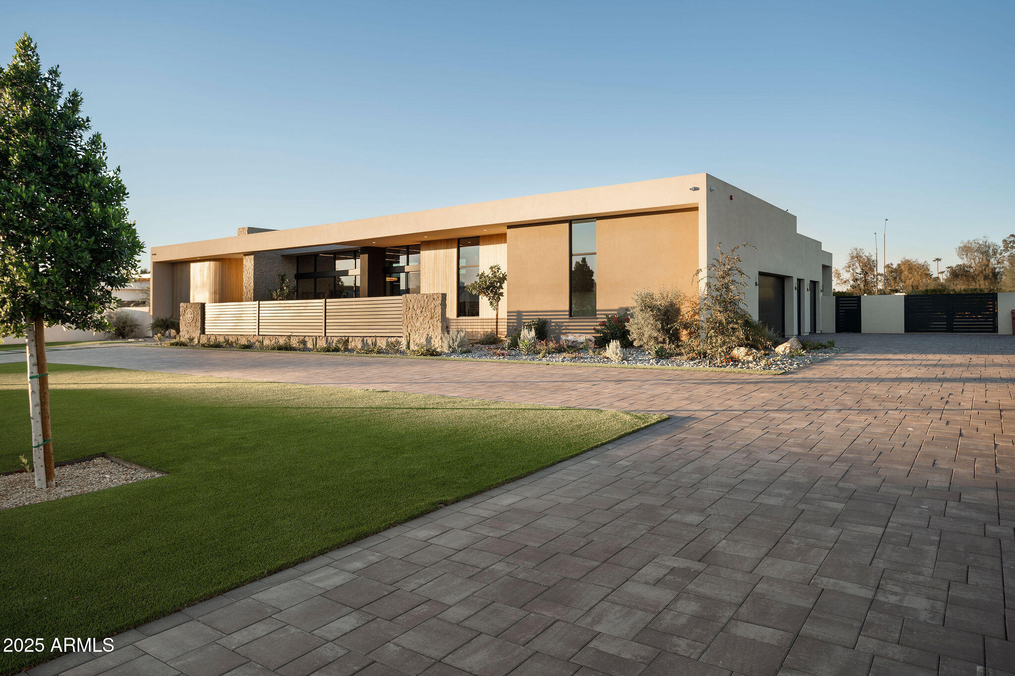 DESERT ESTATES UNIT 1 LOT 4 MLD - Residential