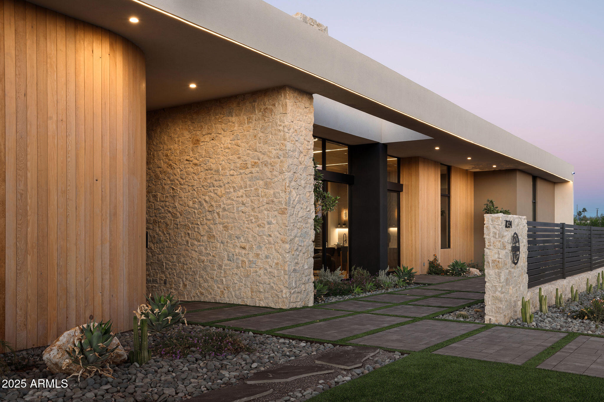 DESERT ESTATES UNIT 1 LOT 4 MLD - Residential