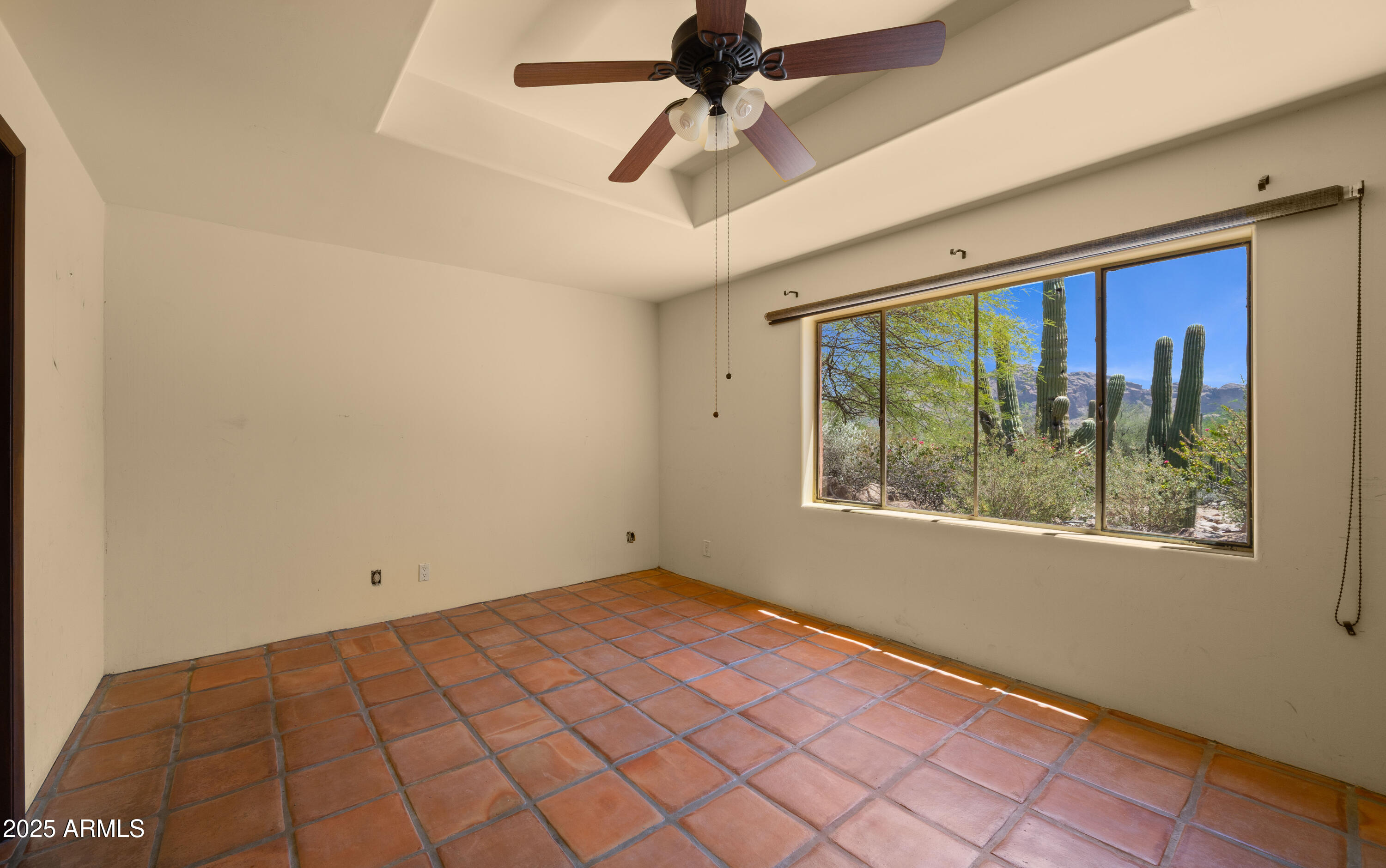 PARADISE HILLS ESTATES - Land