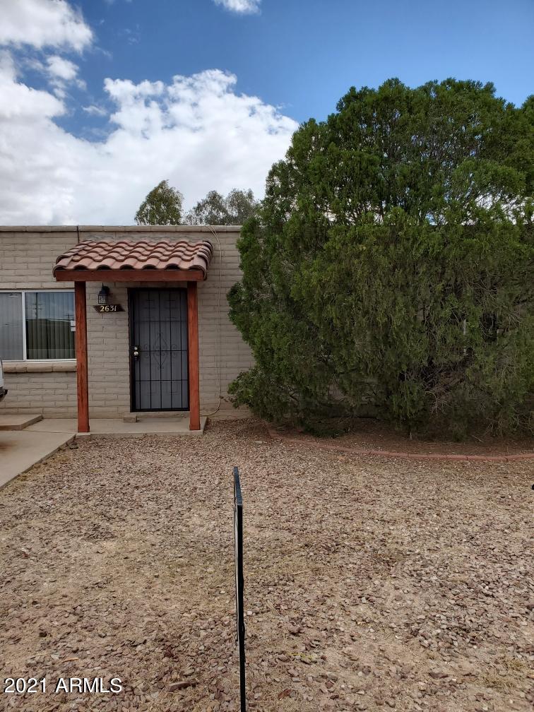 This 3 bedroom 2 bath Townhome is perfect as a starter home, downsizing or even a great investment opportunity. It is ready for you to put your own touch to it and make it YOURS.