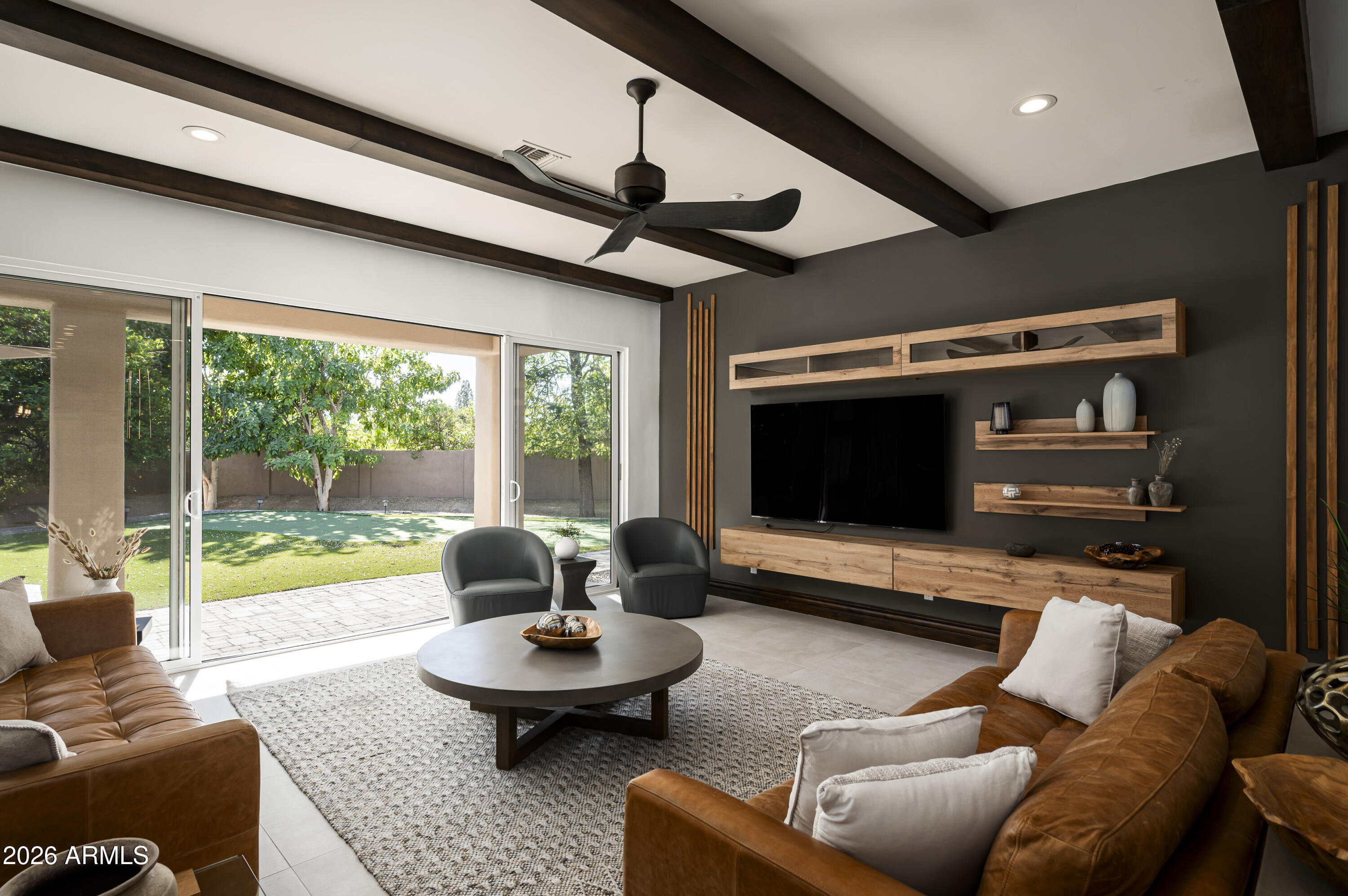 VISTA ESTANCIA - Residential