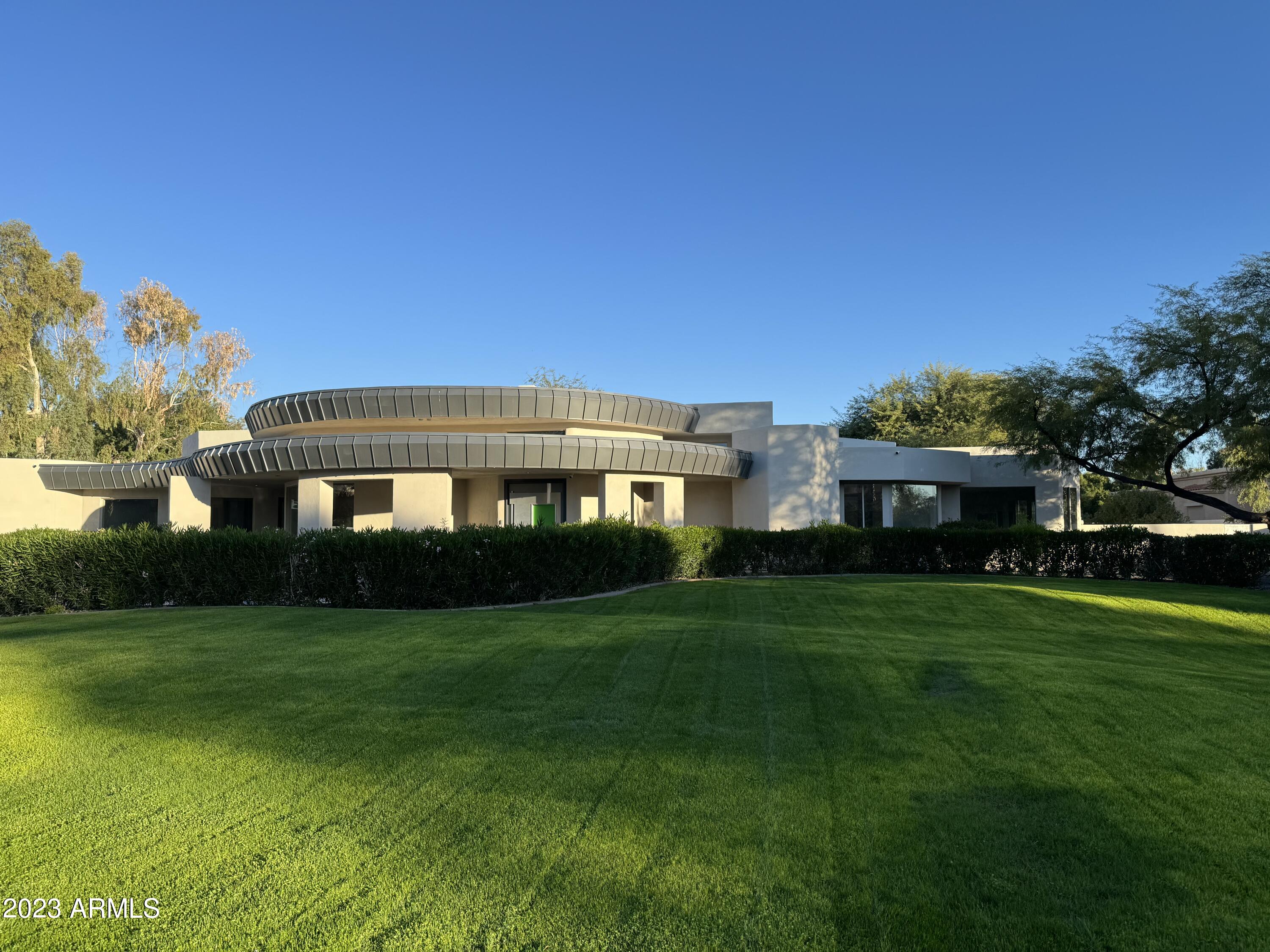 Investor special retro modern home on an incredible lot. Amazing floor plan just needs a bit of updating. Home has a newer roof and interior/exterior paint. Great deal for an end user or investor who wants a value add property.