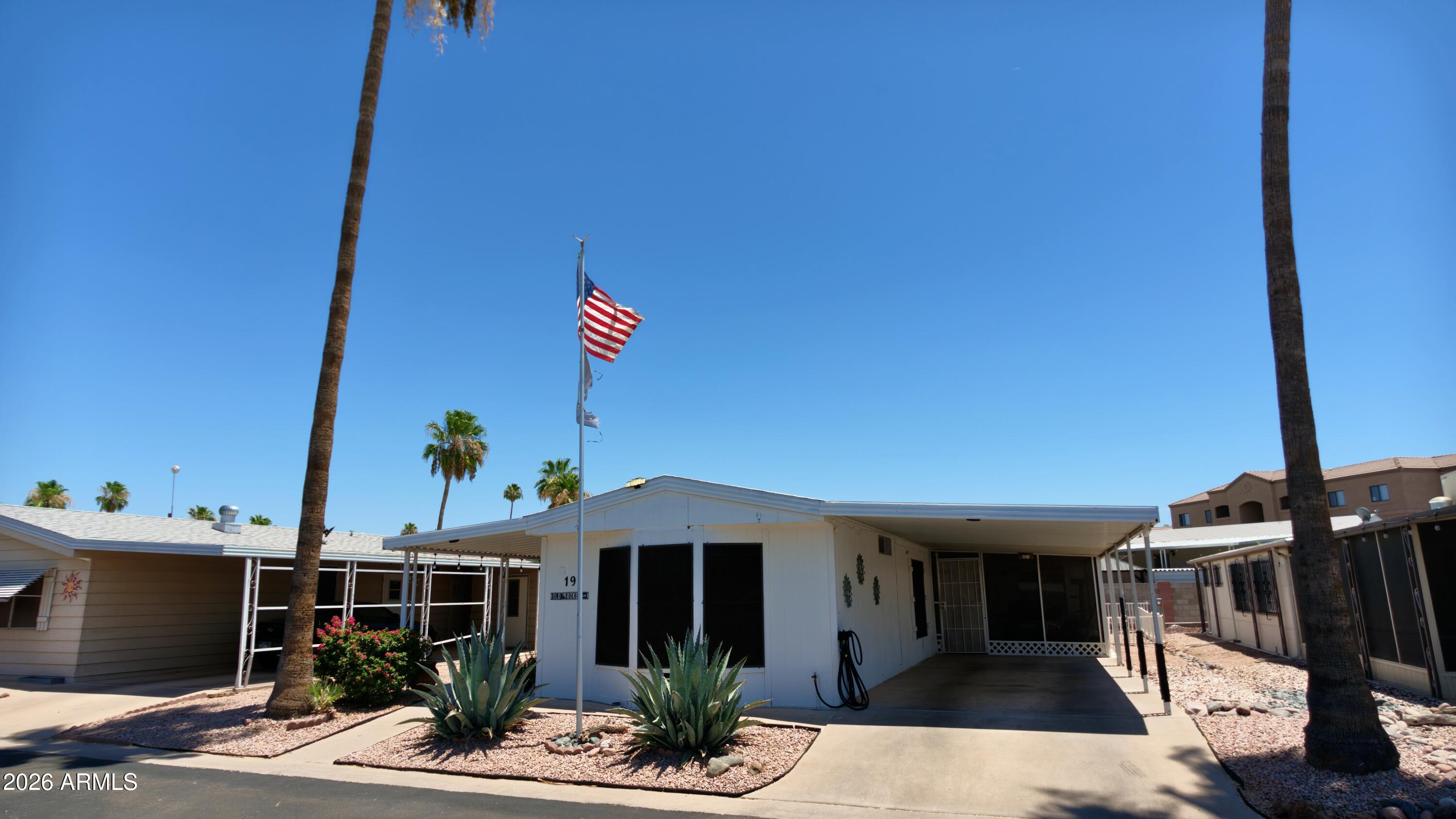 Holiday Palms - Residential