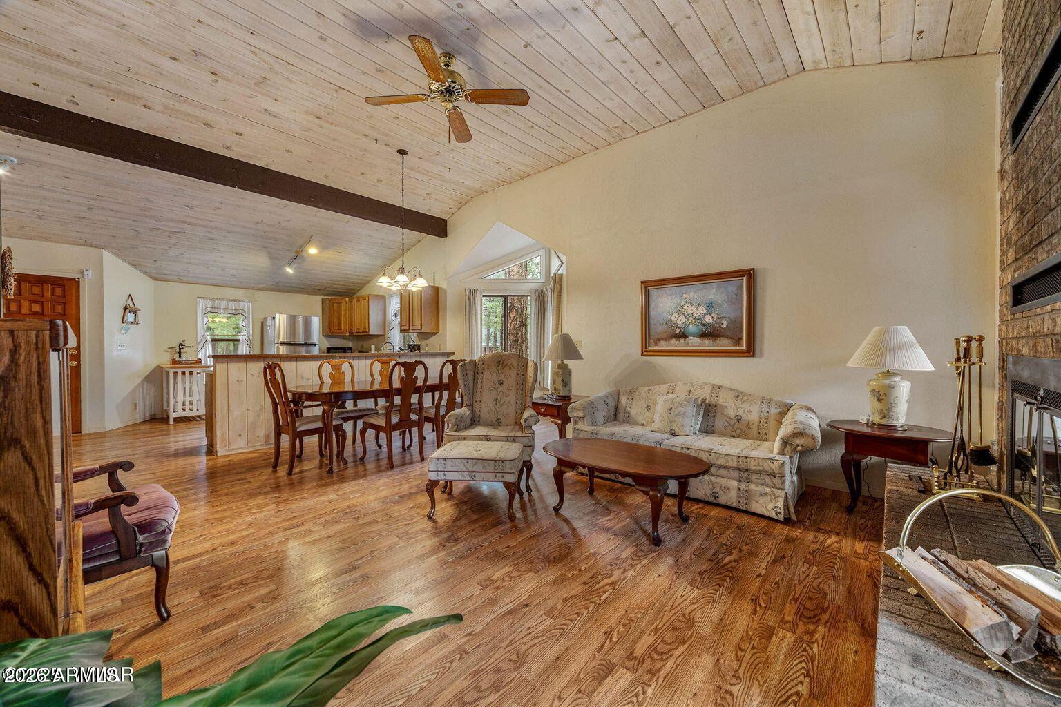 PINETOP LAKES UNIT 1 - Residential