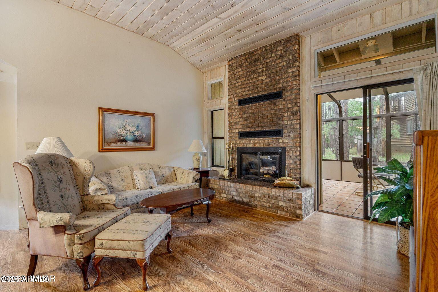 PINETOP LAKES UNIT 1 - Residential
