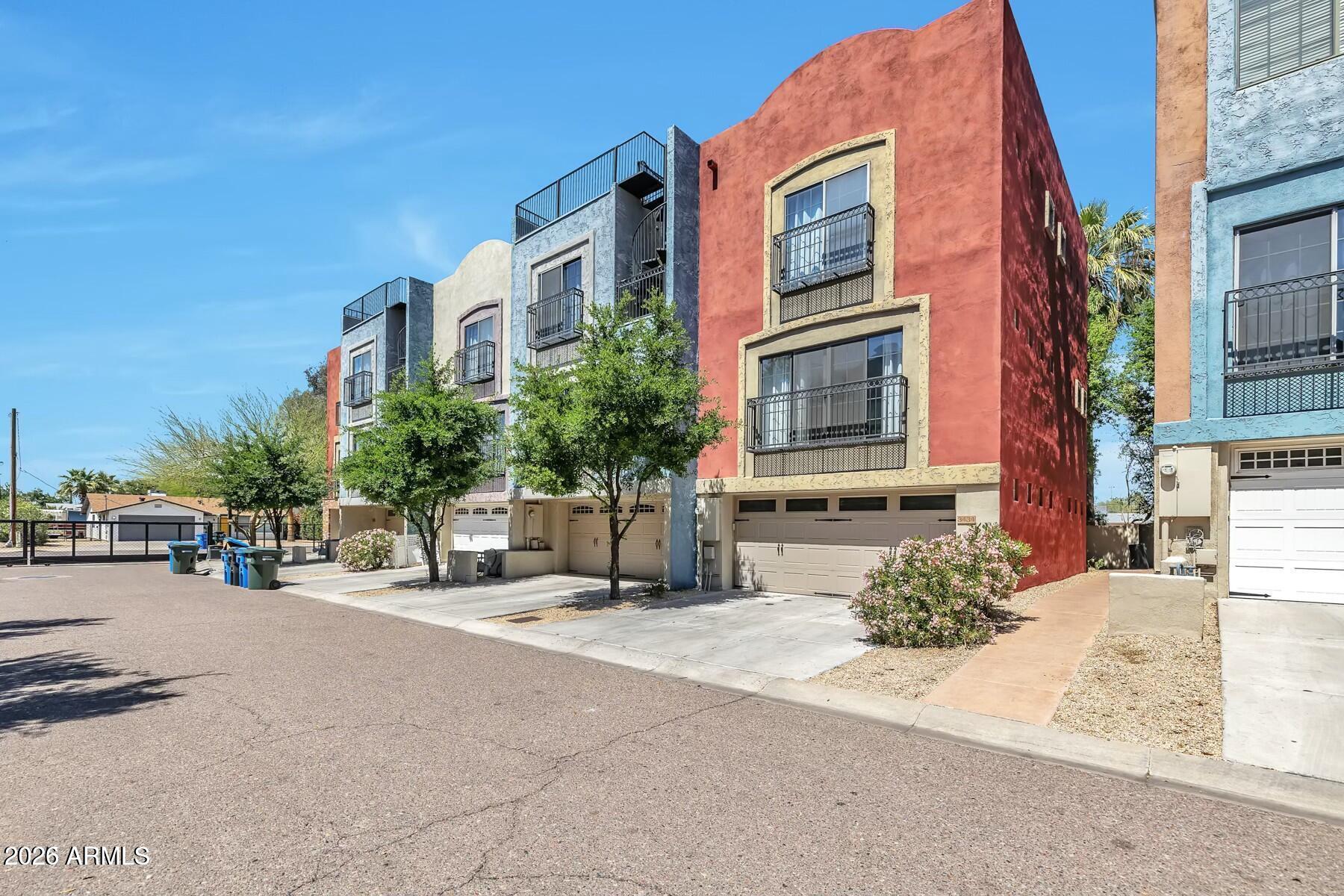 BROWNSTONE SQUARE - Residential