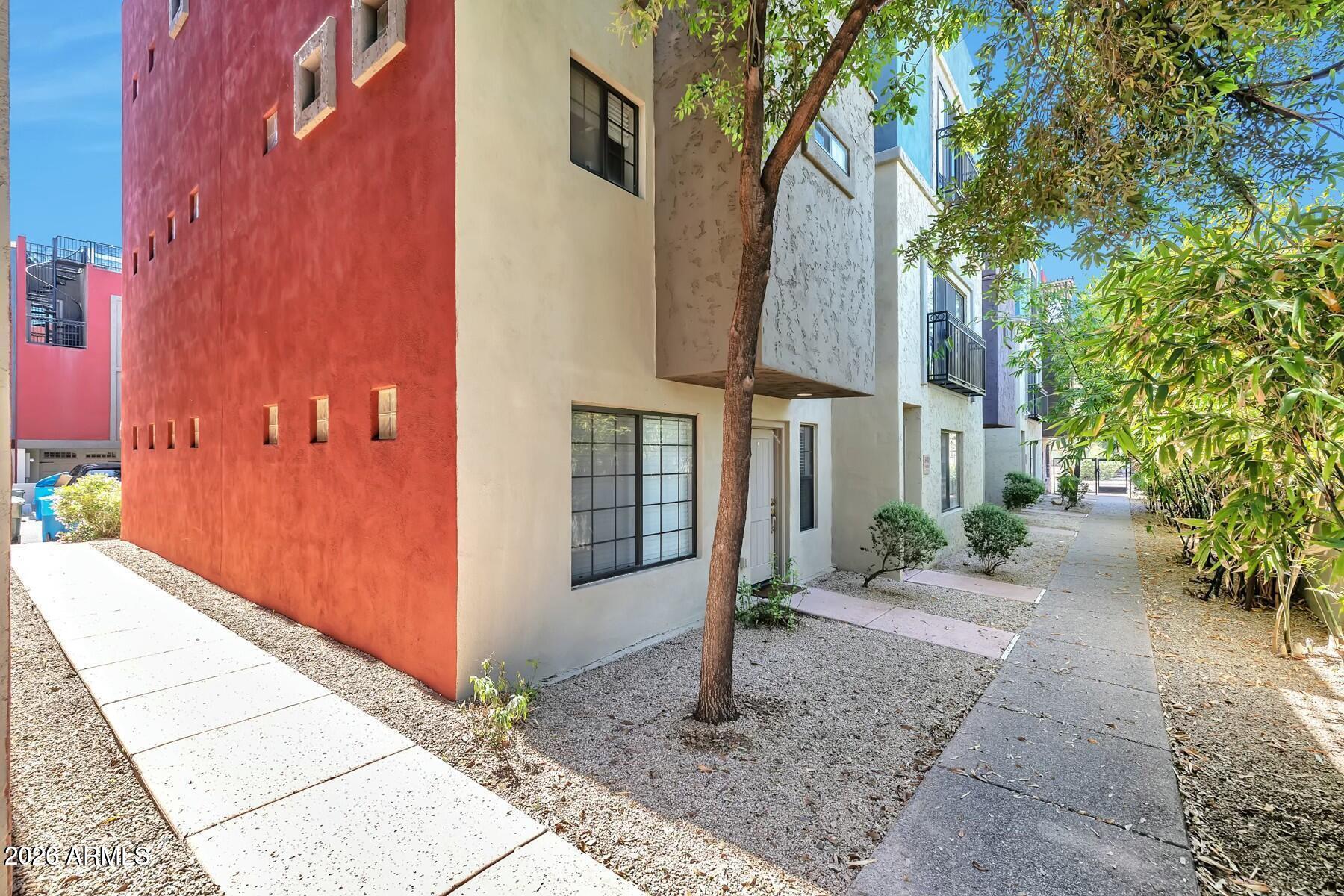 BROWNSTONE SQUARE - Residential