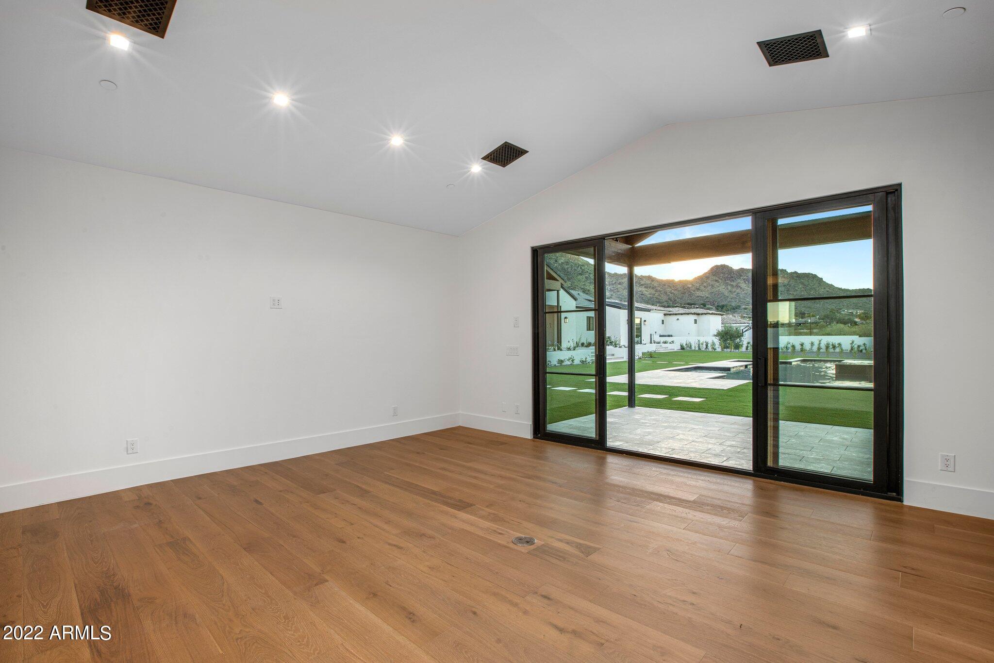 BRET HILLS - Residential
